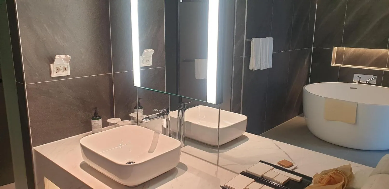 Toilet in WAVEM HOTEL East