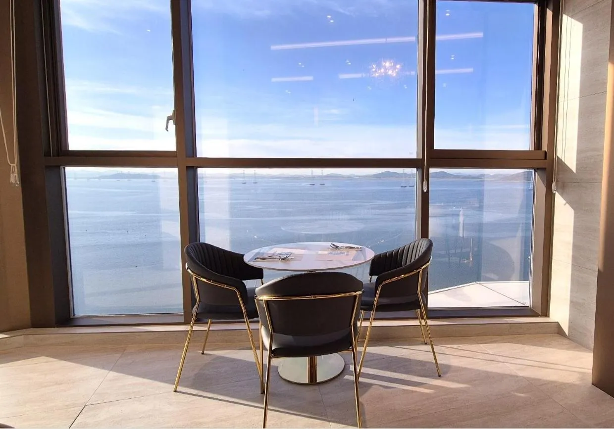 Restaurant/places to eat in WAVEM HOTEL East