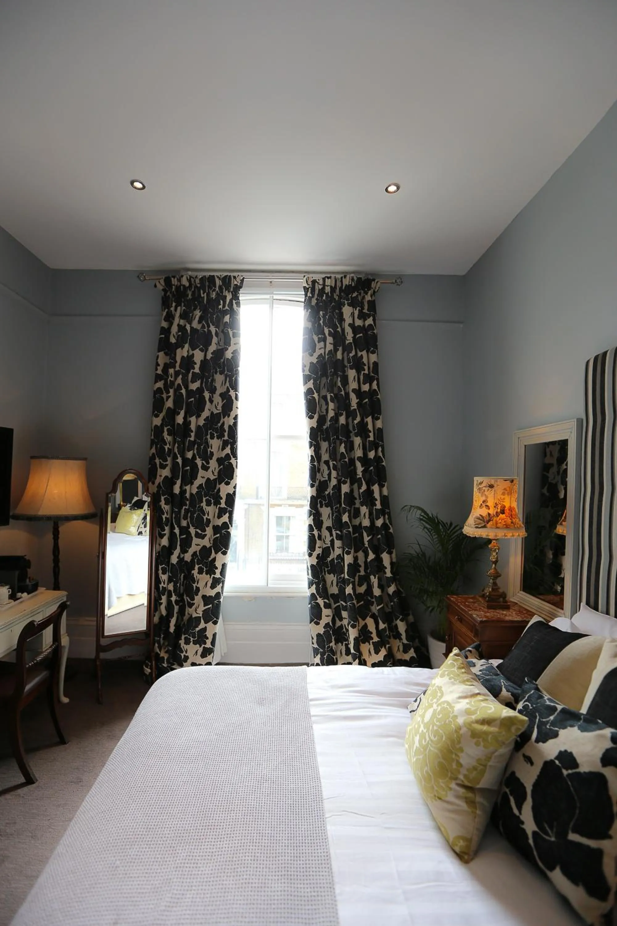 Decorative detail in The Crown and Sceptre