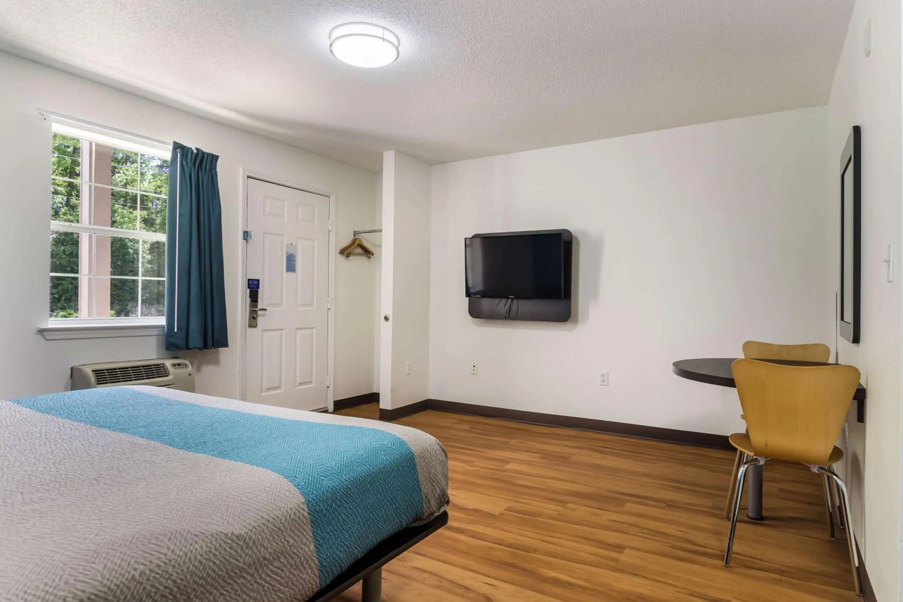 Bedroom, Bed in Motel 6-Gulf Shores, AL