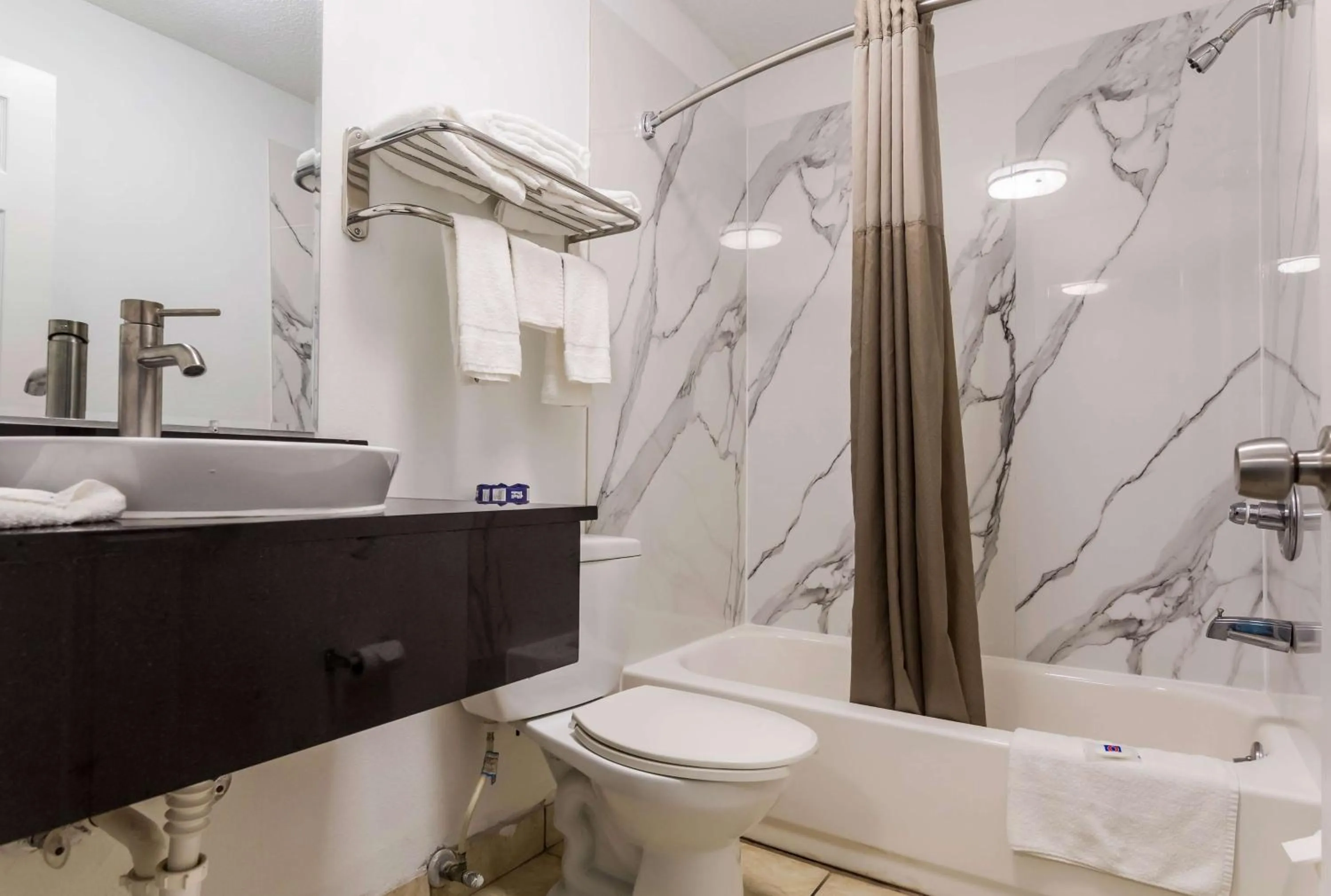 Bathroom in Motel 6-Gulf Shores, AL