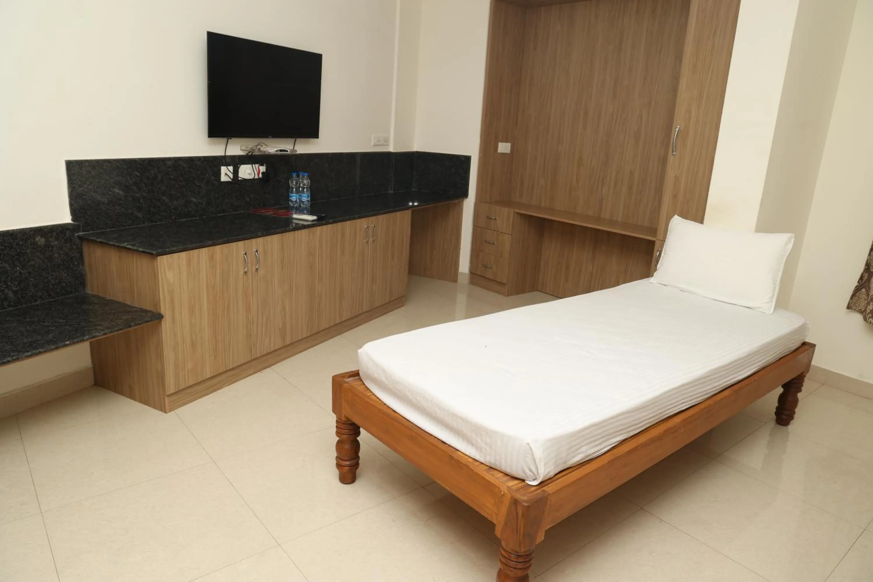 TV and multimedia, Bed in Sri Kamalanivas