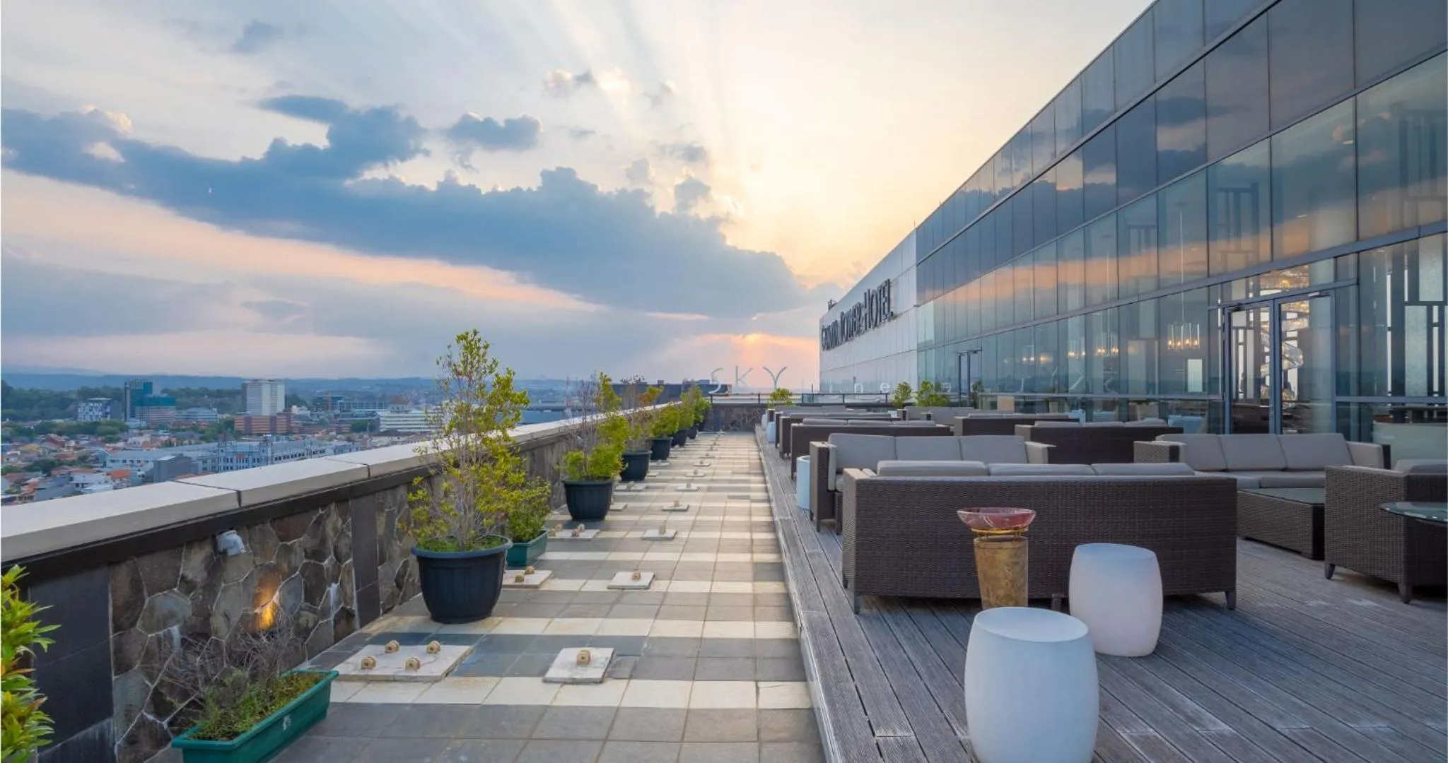 Restaurant/places to eat in Gumaya Tower Hotel