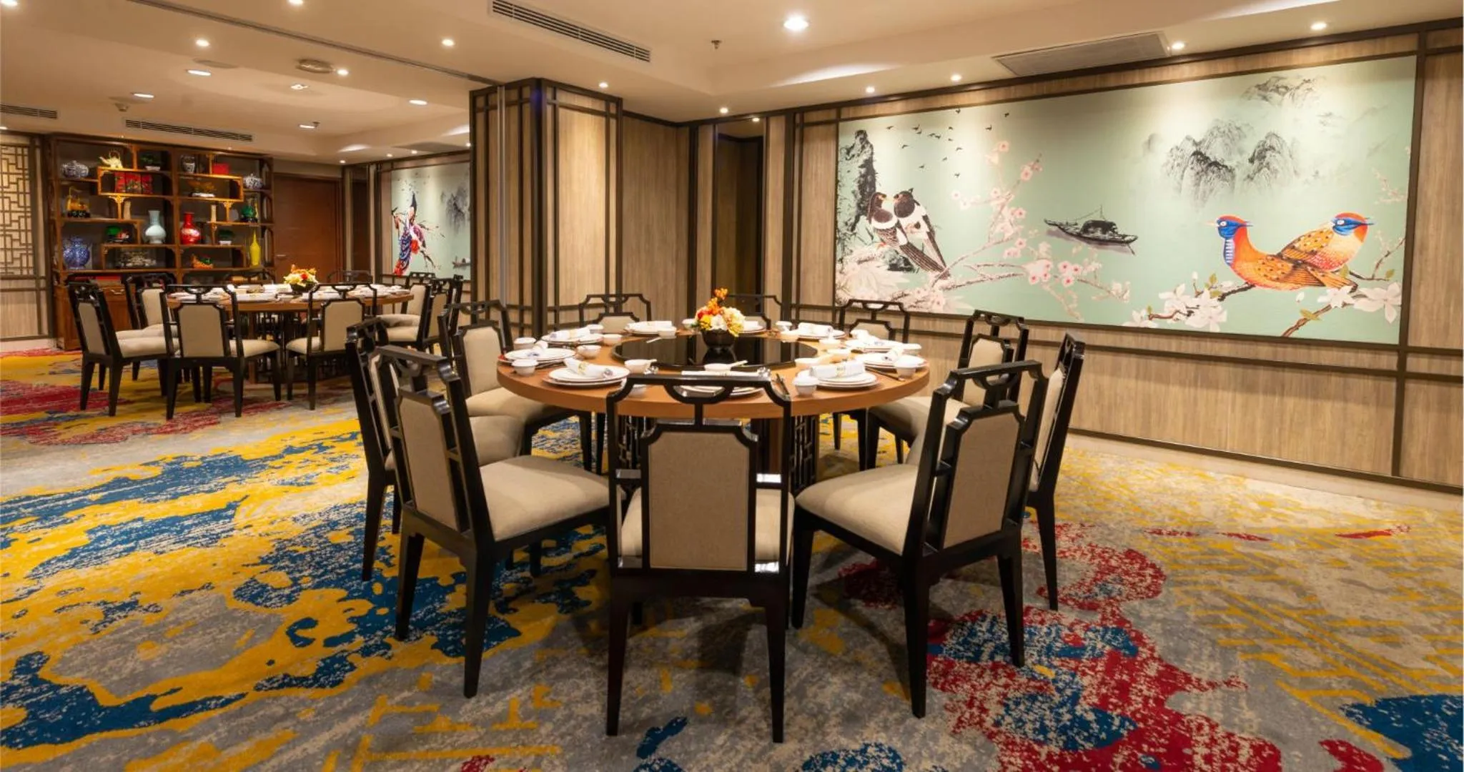 Restaurant/places to eat in Gumaya Tower Hotel