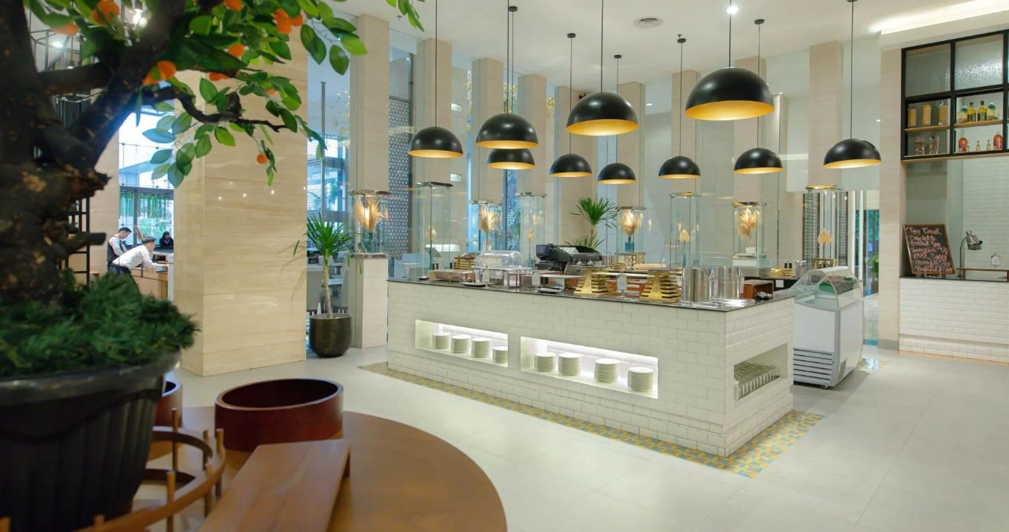 Restaurant/places to eat in Gumaya Tower Hotel