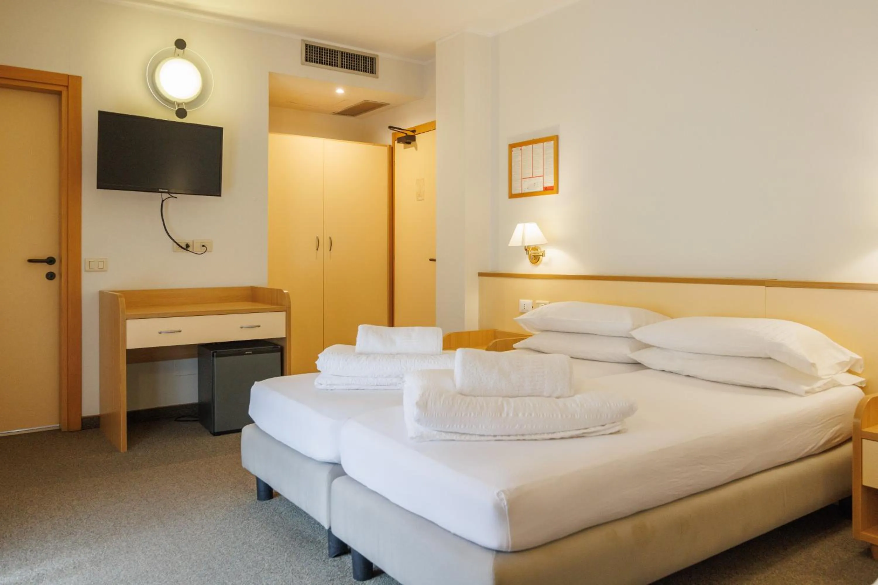 TV and multimedia, Bed in Club Hotel e Residence La Vela