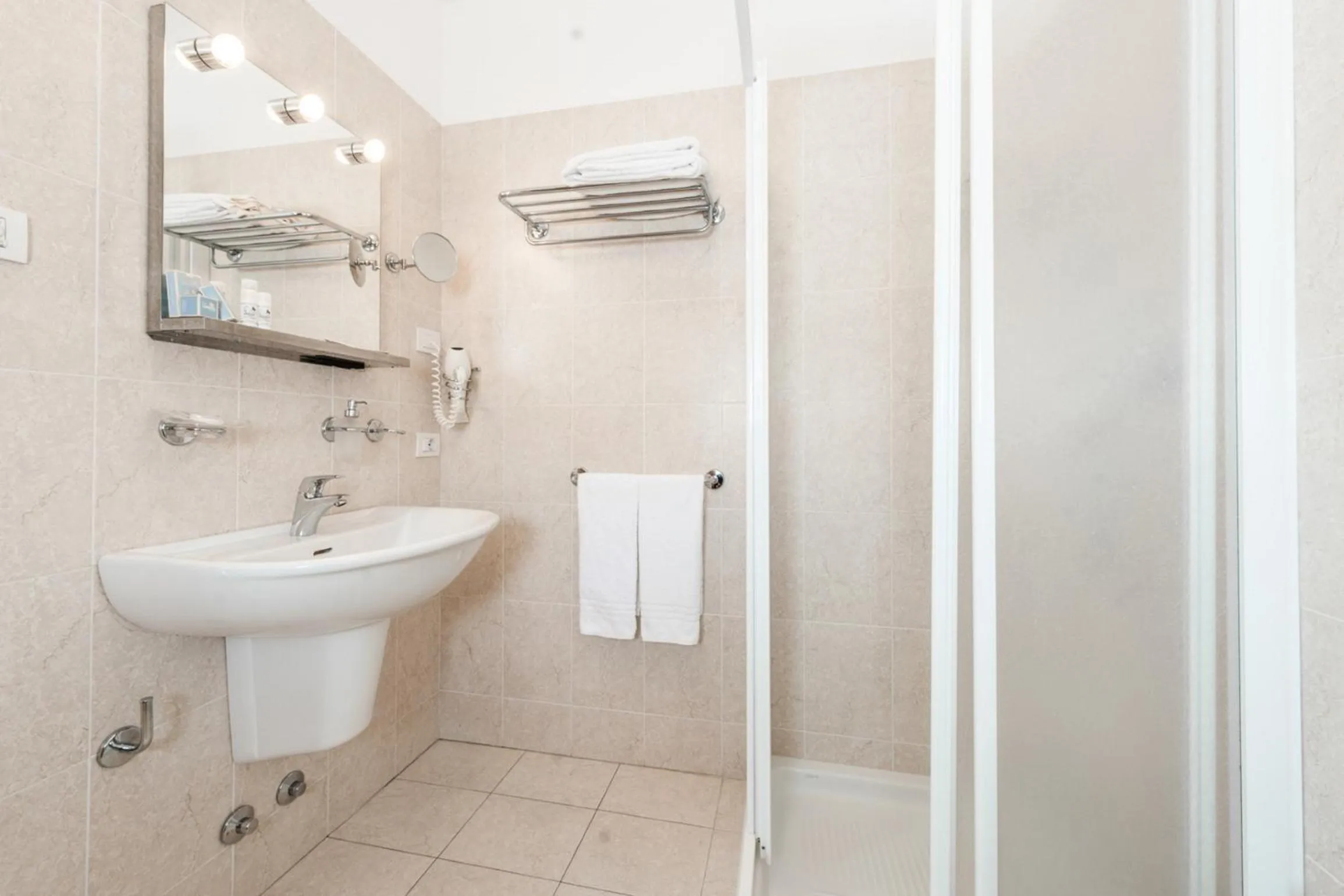 Bathroom in Club Hotel e Residence La Vela