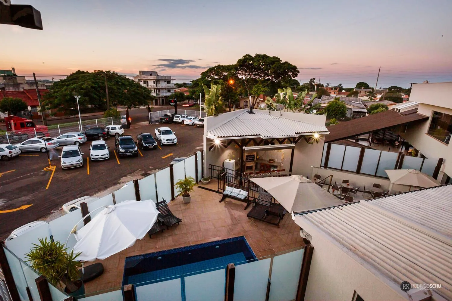 Pool view in Tonello Business Hotel