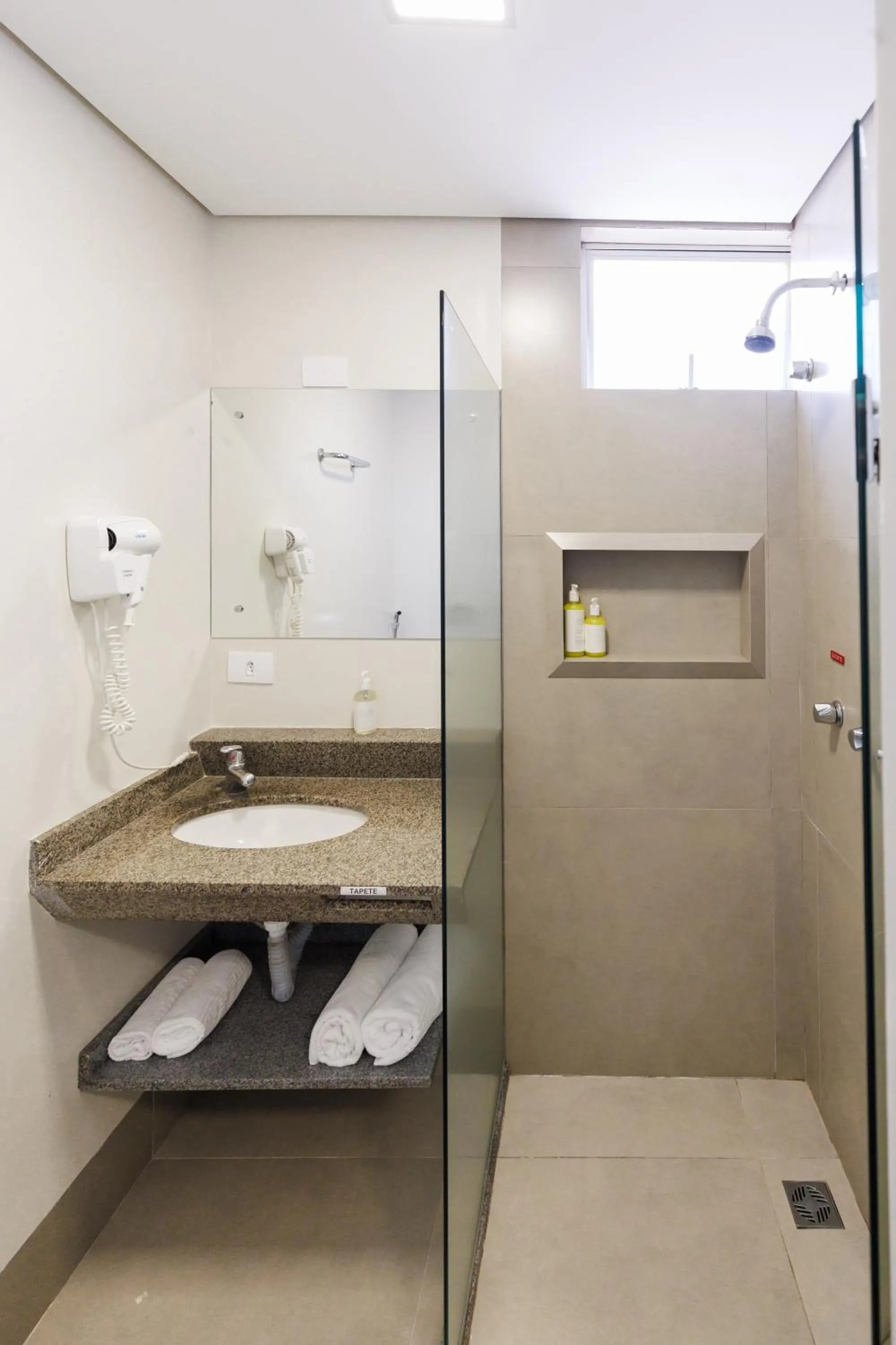 Bathroom in Tonello Business Hotel