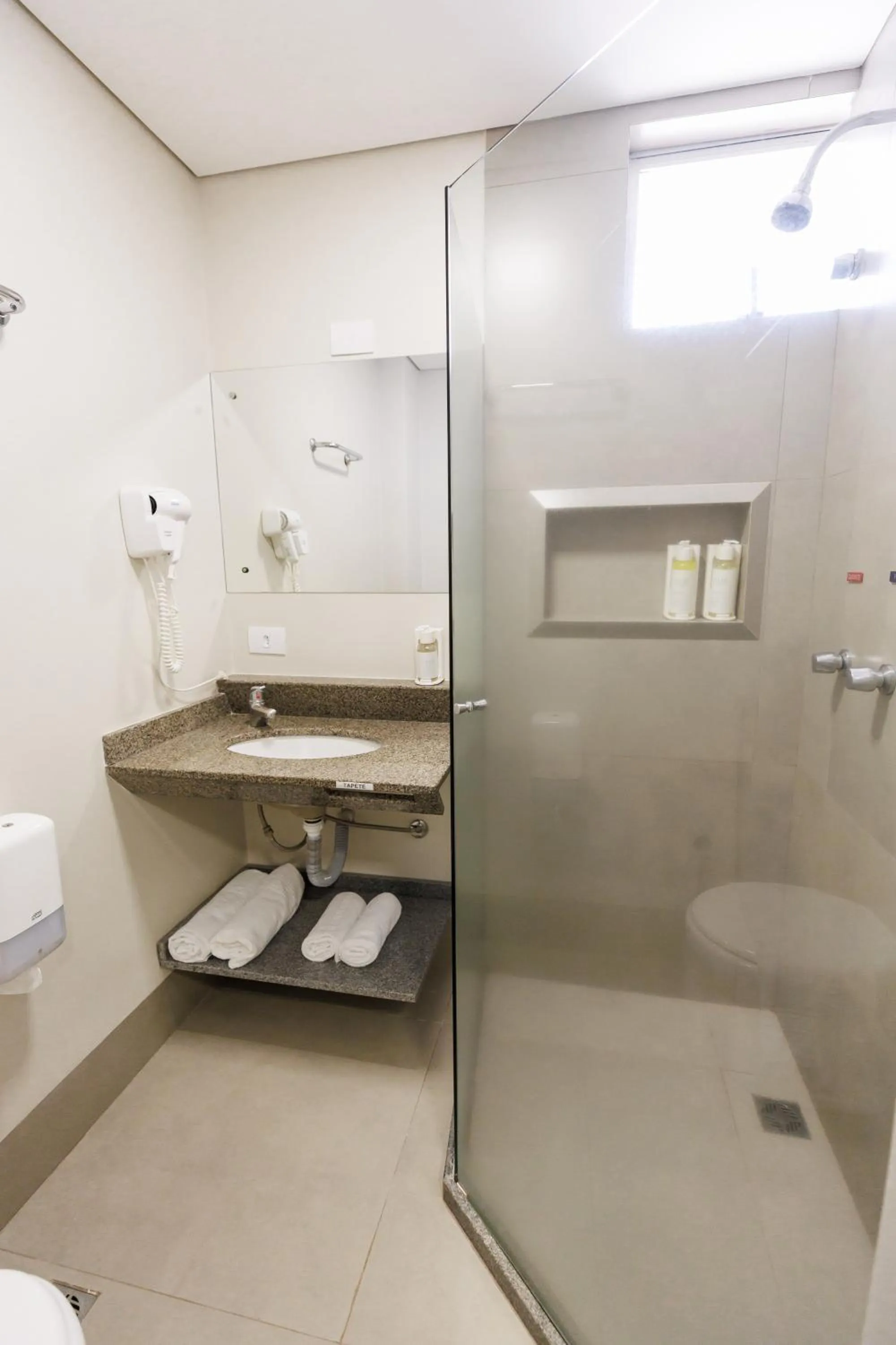 Bathroom in Tonello Business Hotel