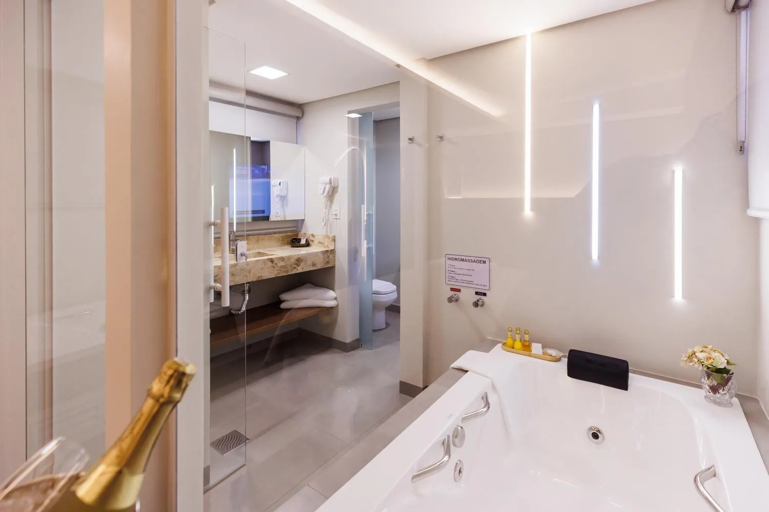 Bath, Bed in Tonello Business Hotel