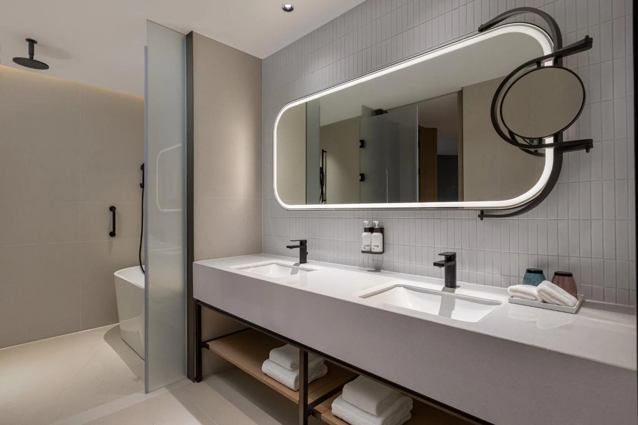 Bathroom in EVEN Hotel Shanghai Hongqiao CBD by IHG