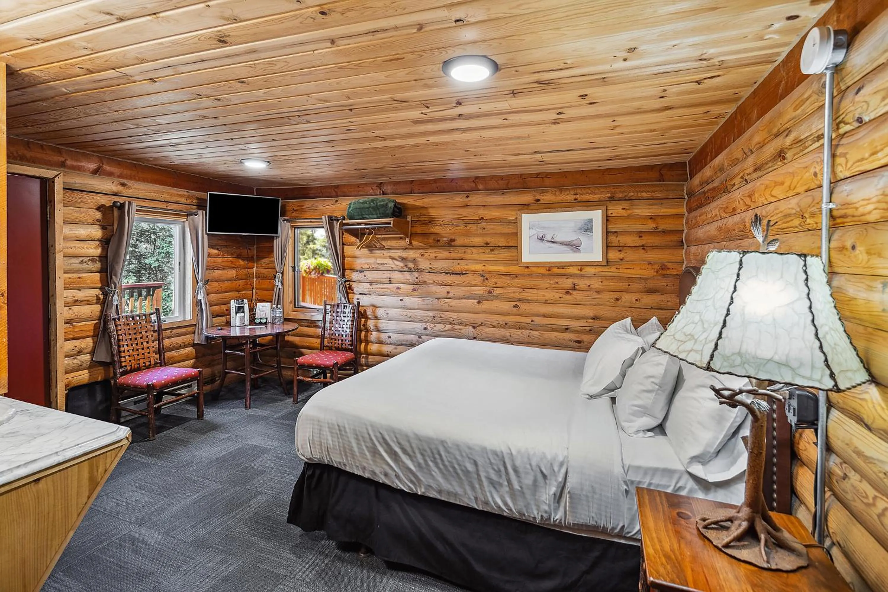 Bed in Denali Crow's Nest Cabins