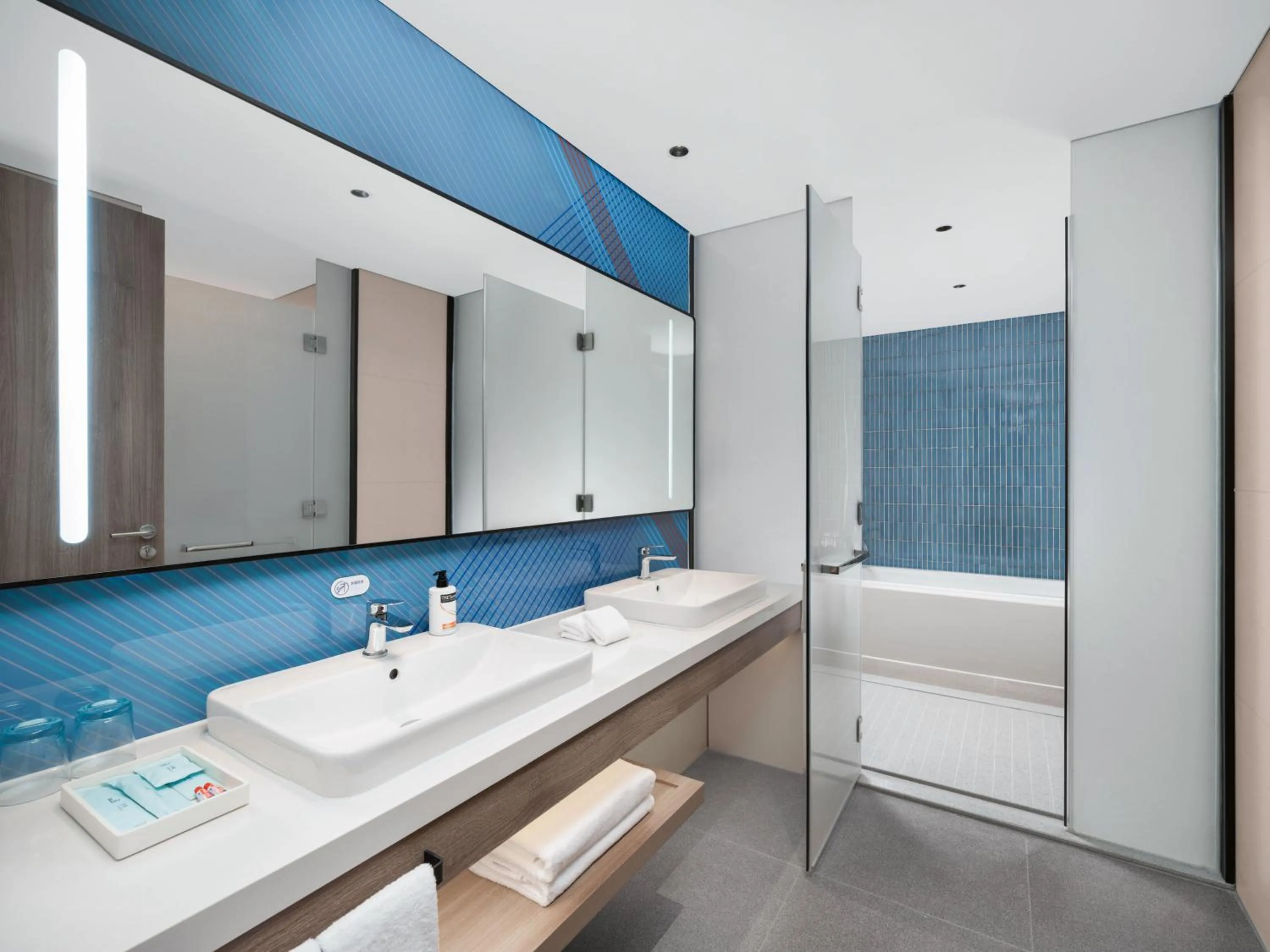 Photo of the whole room in Holiday Inn Express Chongqing Tongliang by IHG