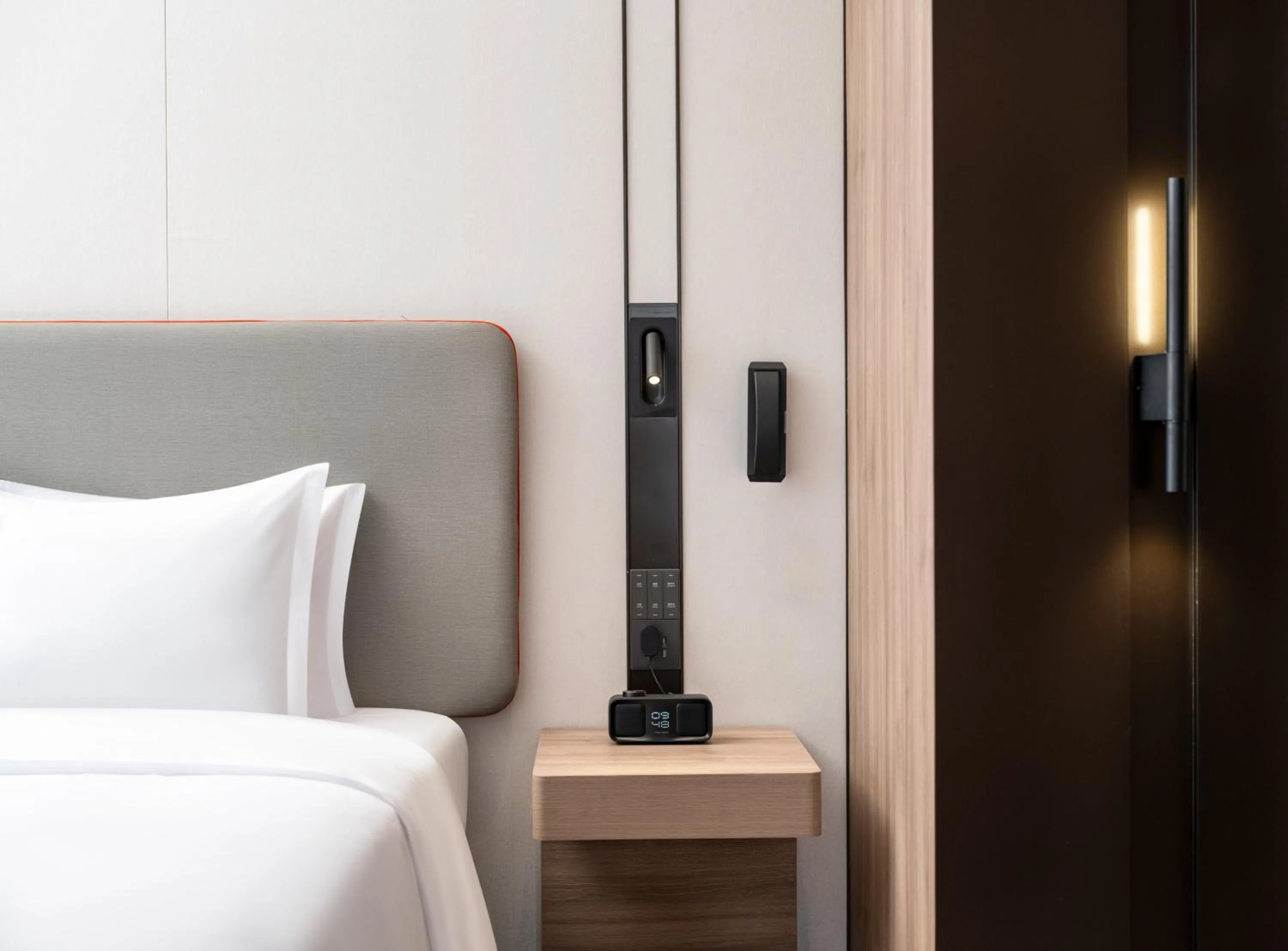 Photo of the whole room, Bed in Holiday Inn Express Chongqing Tongliang by IHG