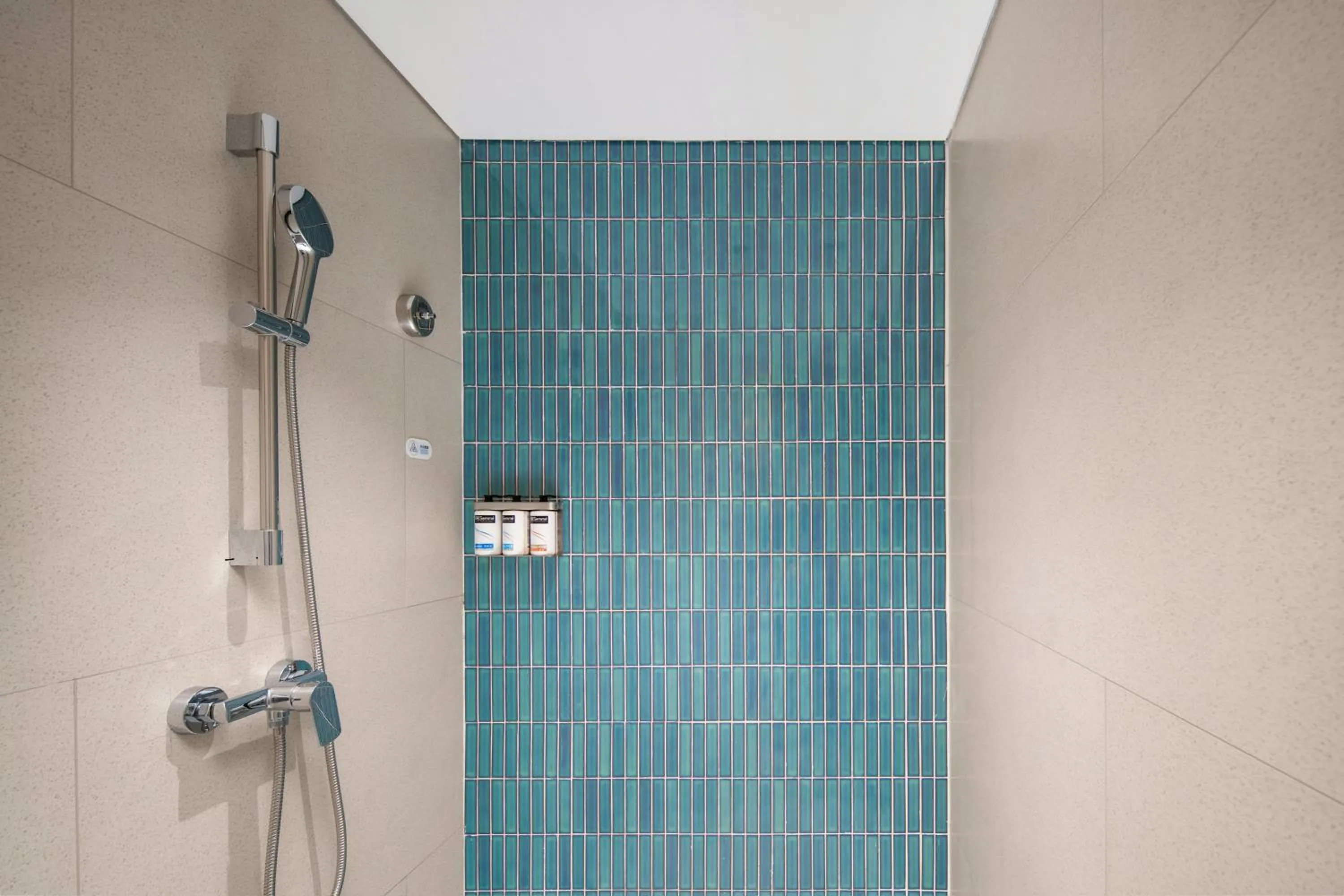 Bathroom in Holiday Inn Express Chongqing Tongliang by IHG