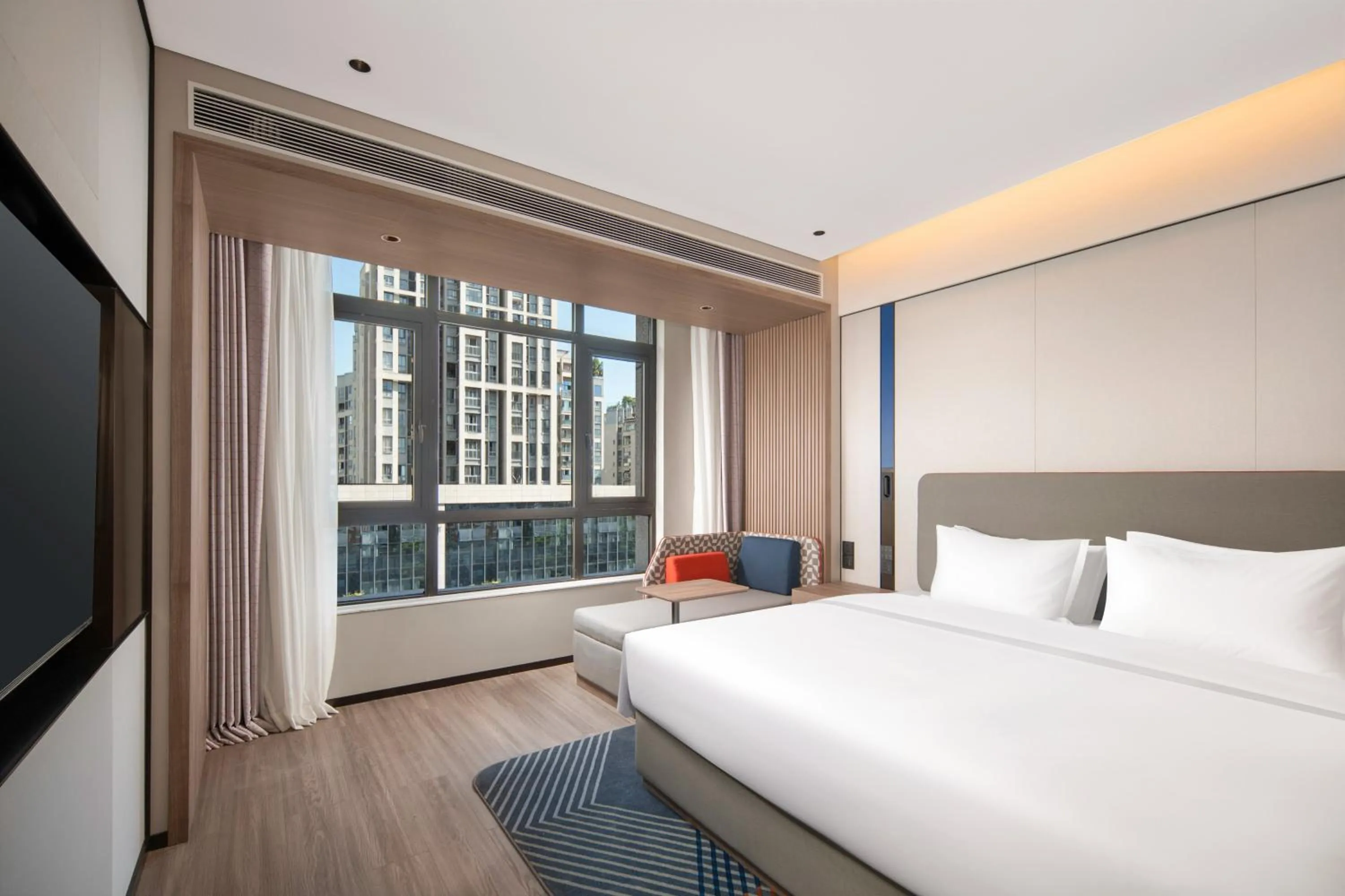 Photo of the whole room, Bed in Holiday Inn Express Chongqing Tongliang by IHG