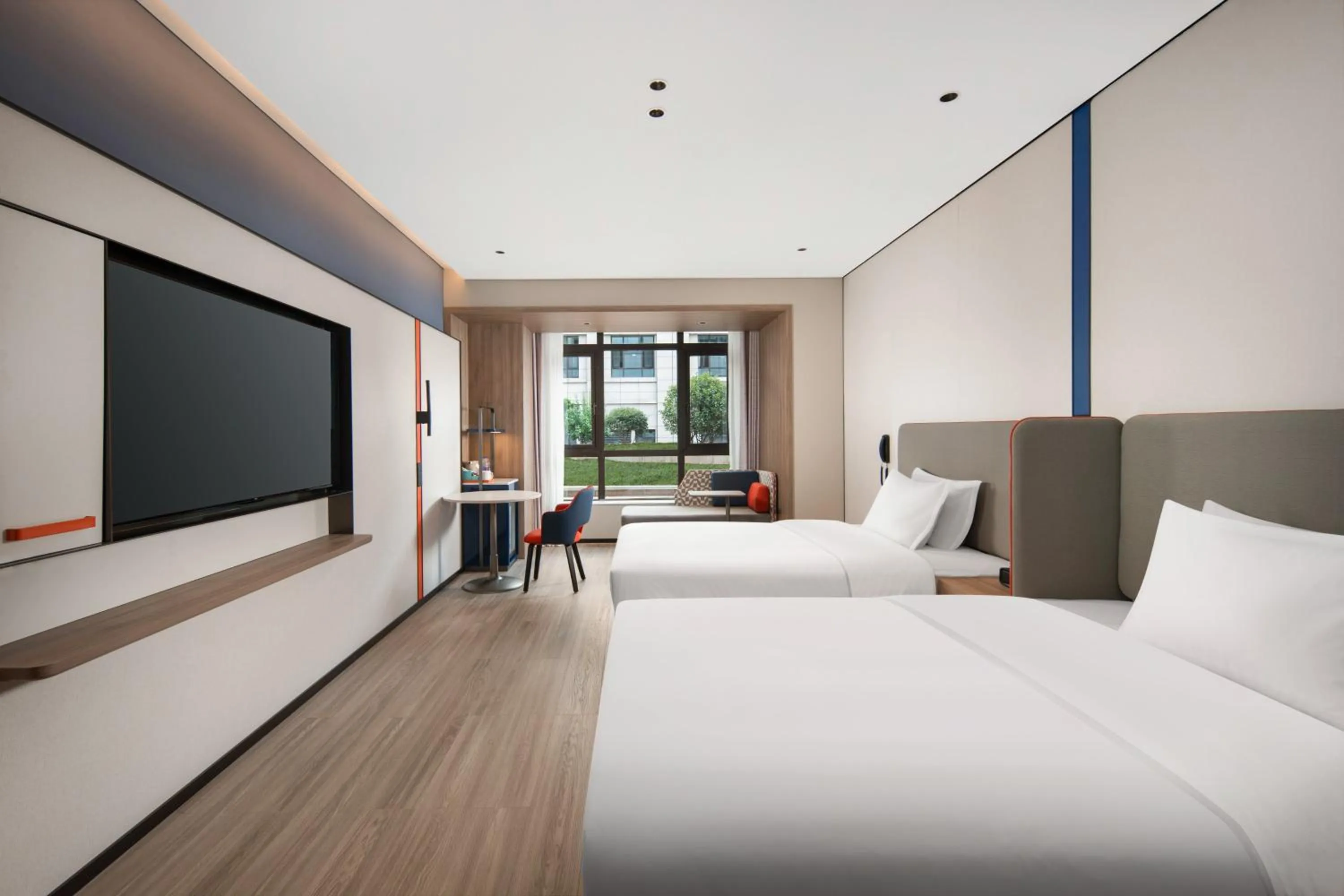 Photo of the whole room, Bed in Holiday Inn Express Chongqing Tongliang by IHG