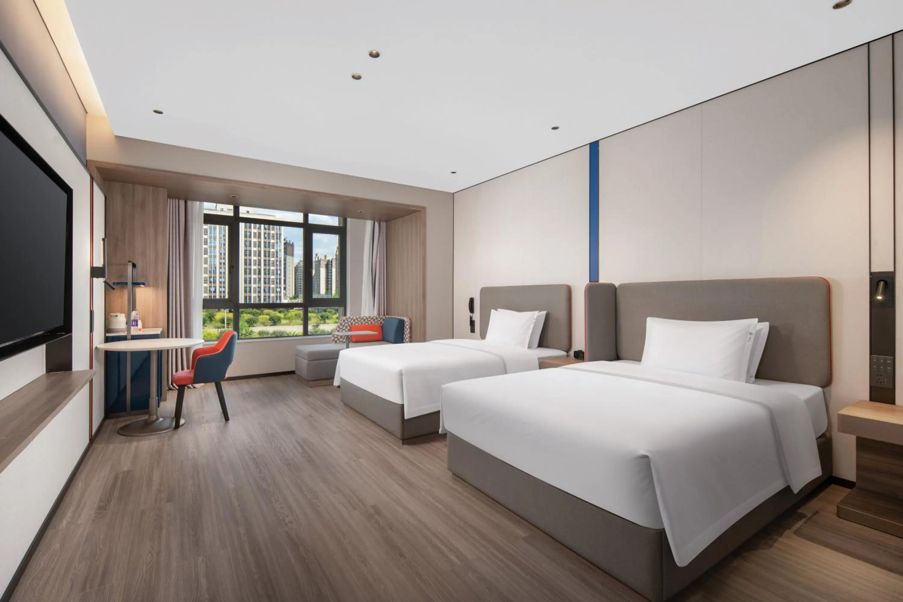 Photo of the whole room, Bed in Holiday Inn Express Chongqing Tongliang by IHG