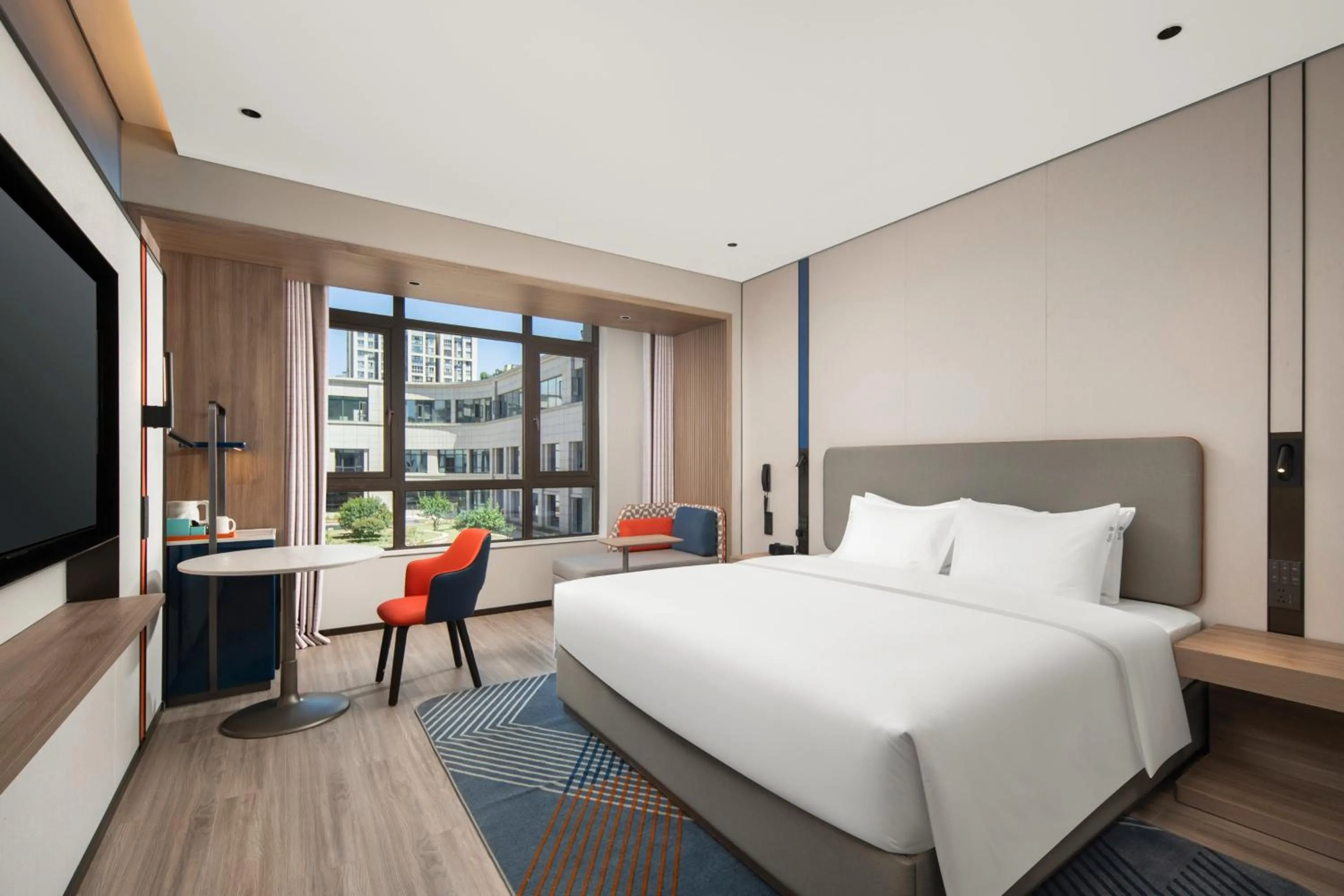 Photo of the whole room, Bed in Holiday Inn Express Chongqing Tongliang by IHG