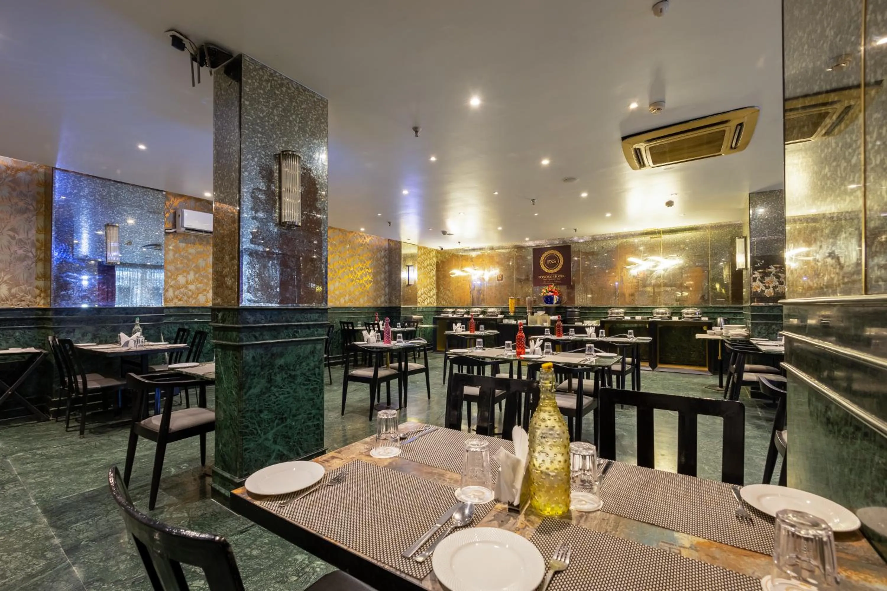 Restaurant/places to eat in Foxoso Hotel Delhi Airport