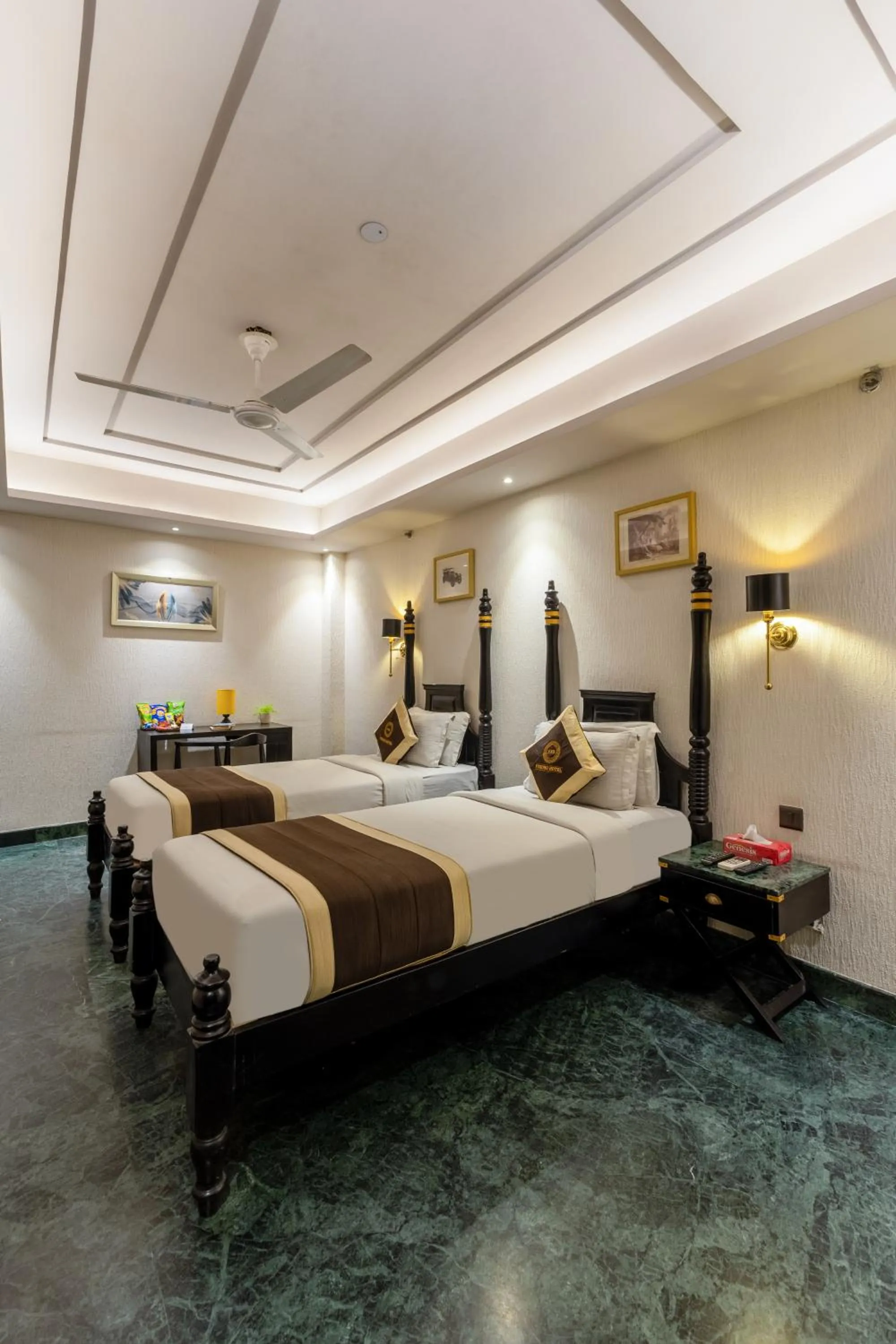 Bed in Foxoso Hotel Delhi Airport