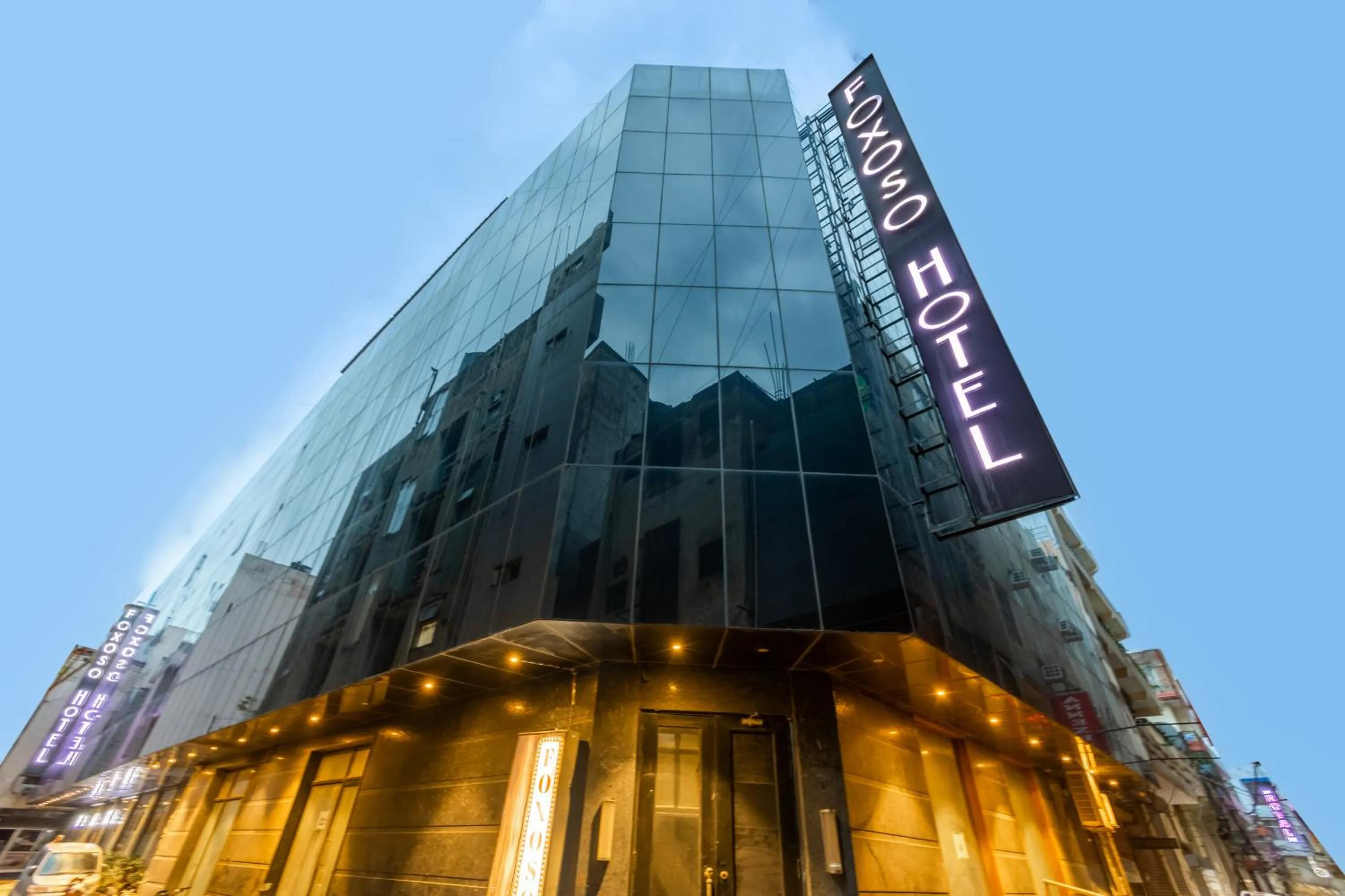Facade/entrance in Foxoso Hotel Delhi Airport