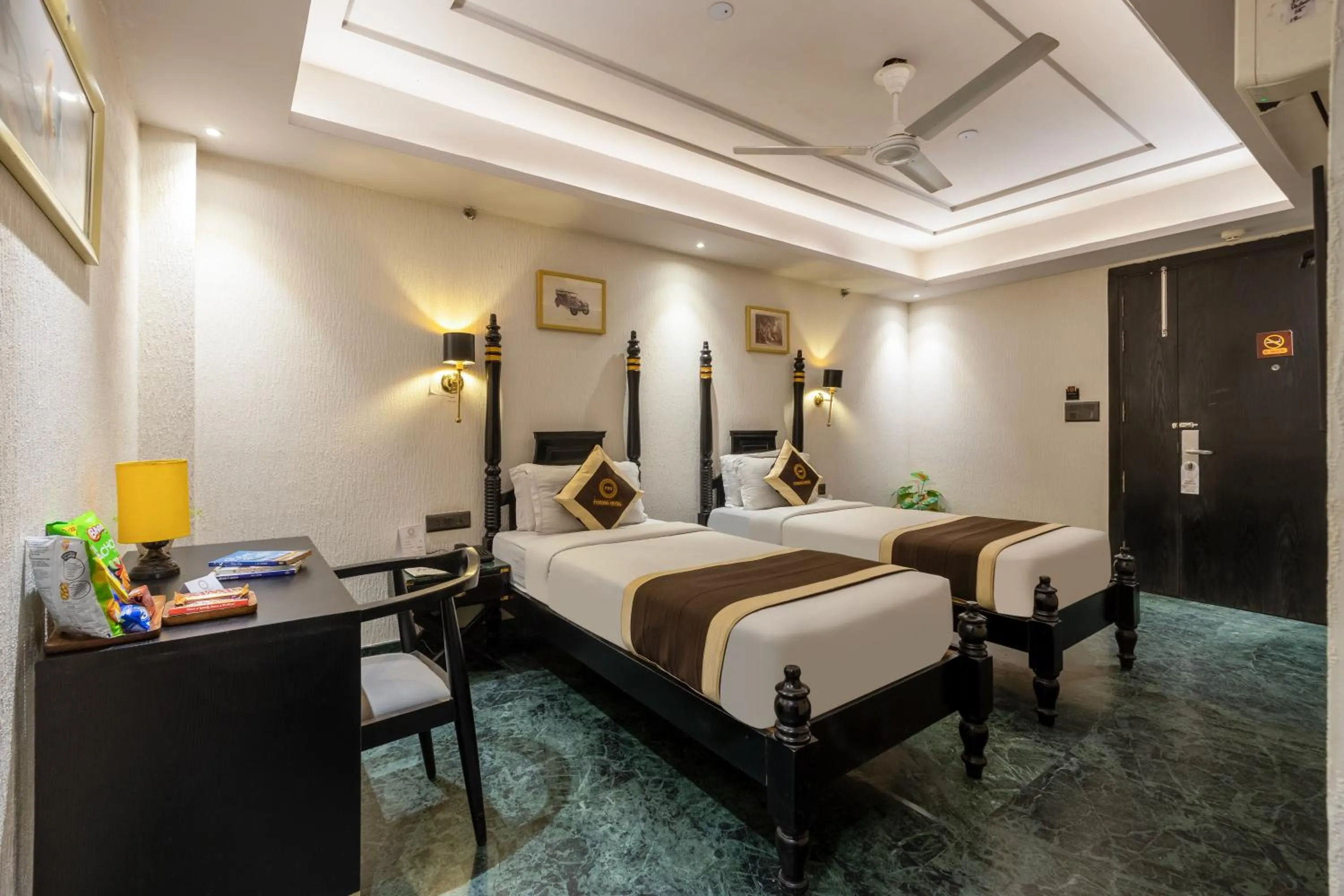 Bed in Foxoso Hotel Delhi Airport