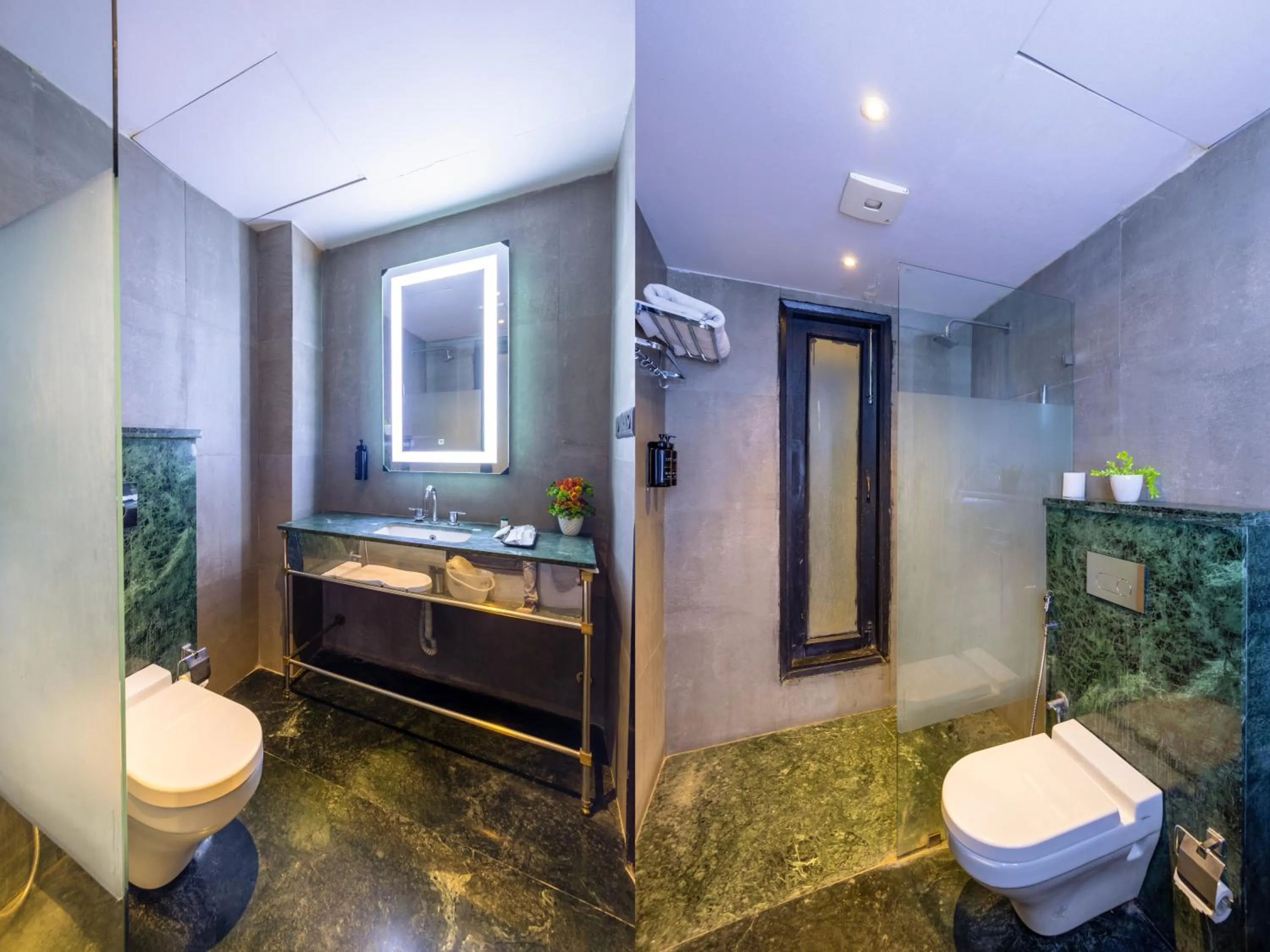 Bathroom in Foxoso Hotel Delhi Airport