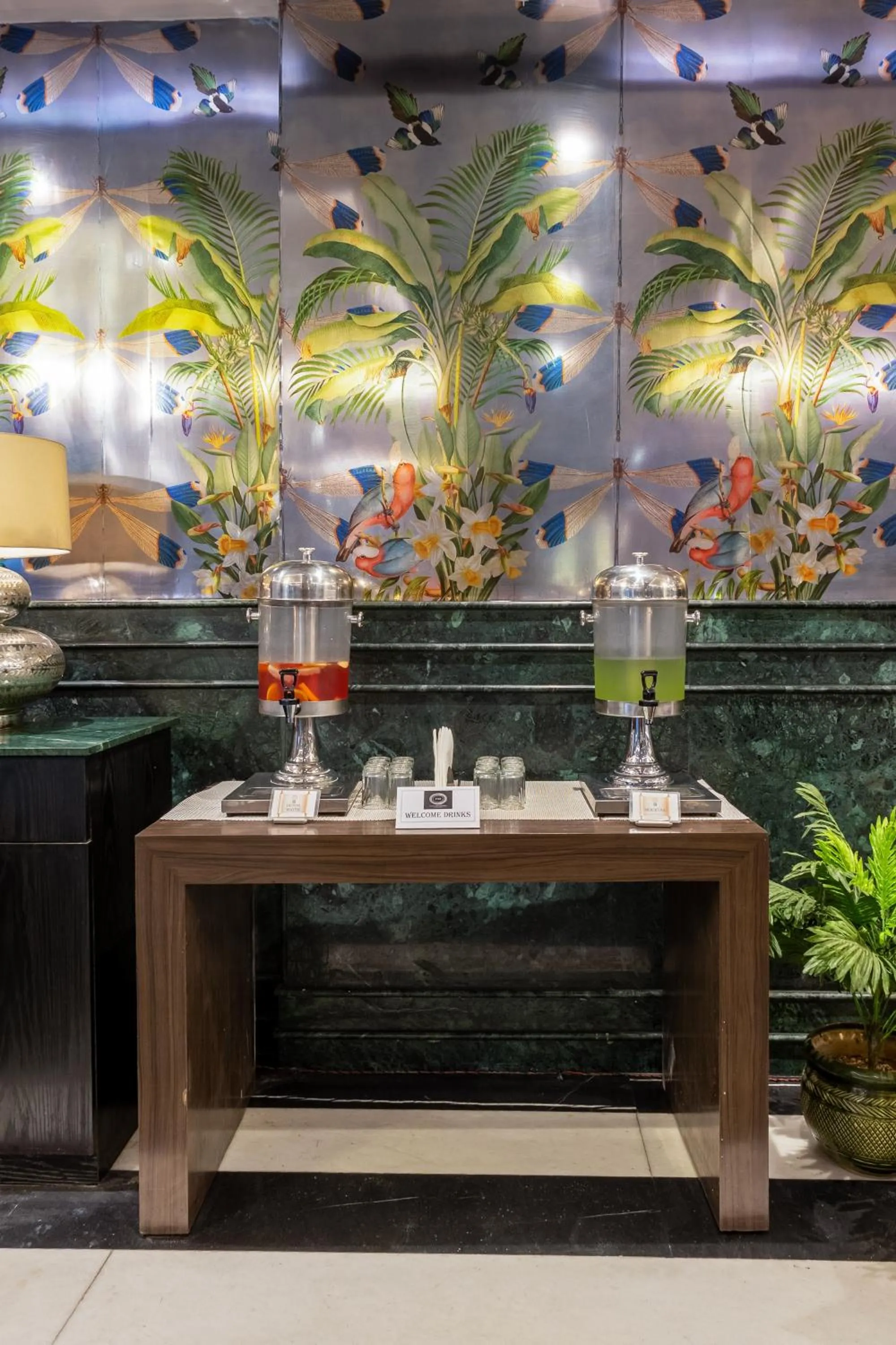 Restaurant/places to eat in Foxoso Hotel Delhi Airport