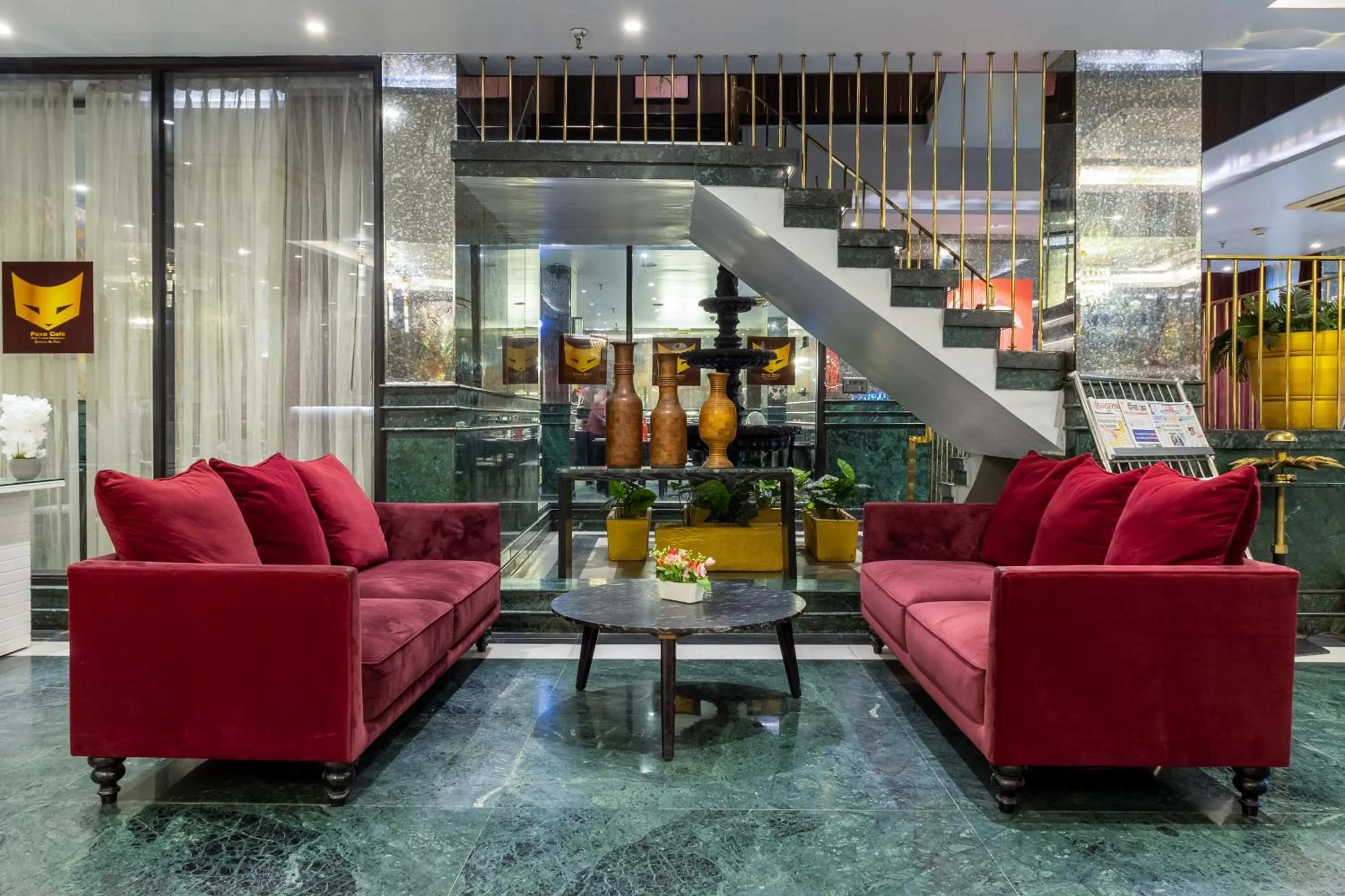 Lobby or reception in Foxoso Hotel Delhi Airport