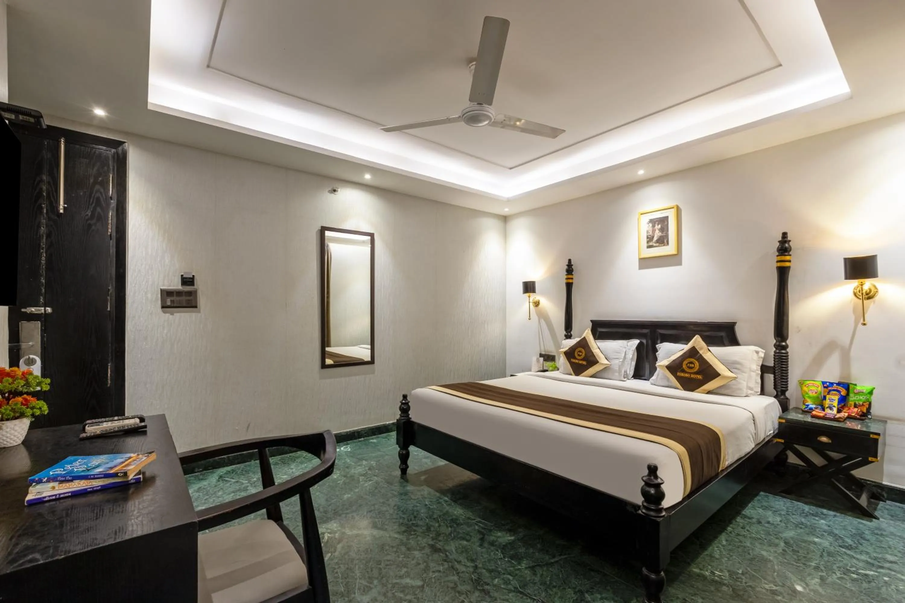 Bed in Foxoso Hotel Delhi Airport