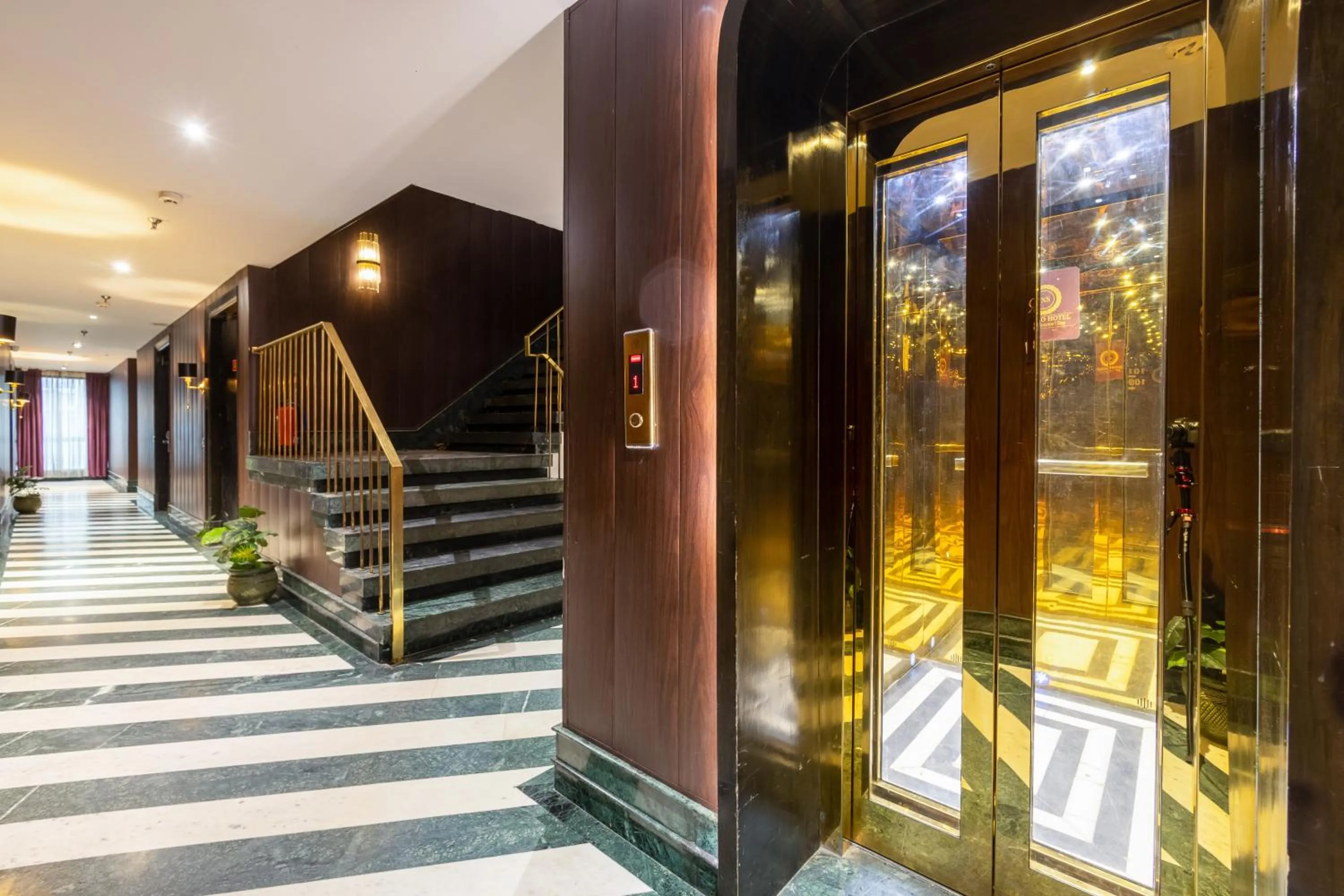 elevator in Foxoso Hotel Delhi Airport