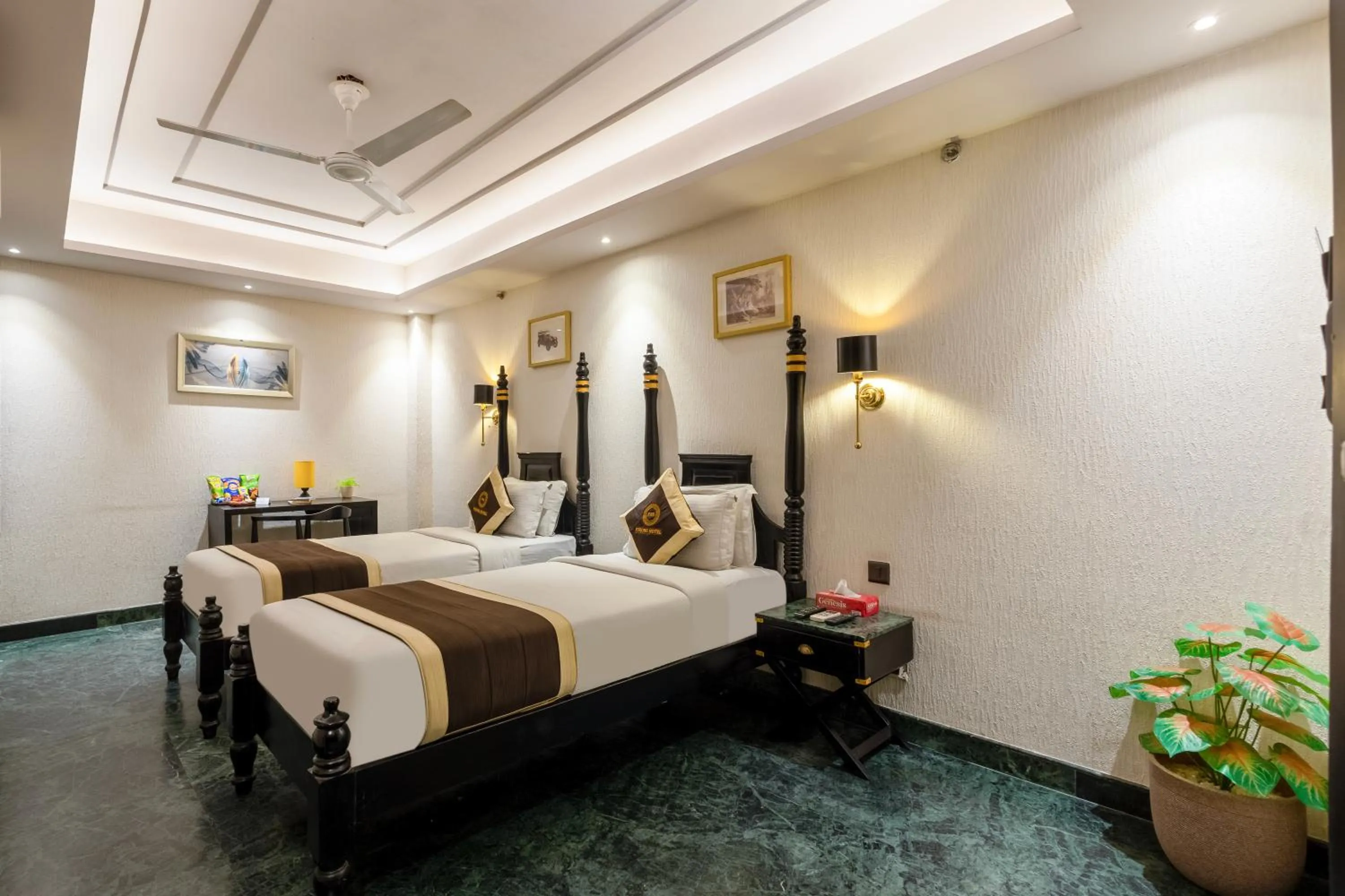 Bed in Foxoso Hotel Delhi Airport