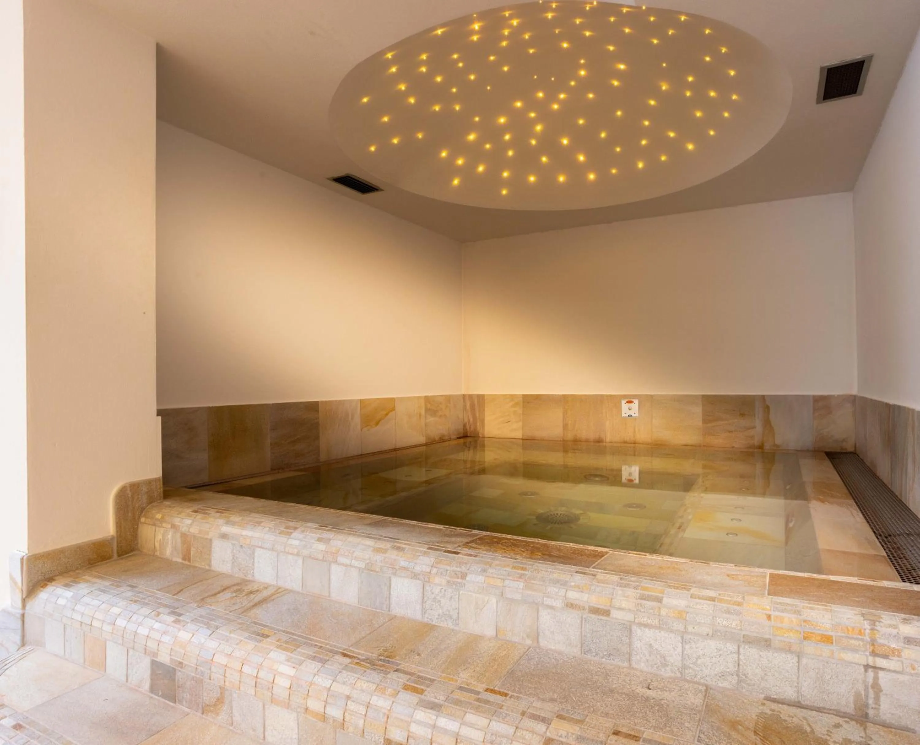 Spa and wellness centre/facilities in Hotel Sella Ronda Serenella - A 50 mt dalle piste da sci