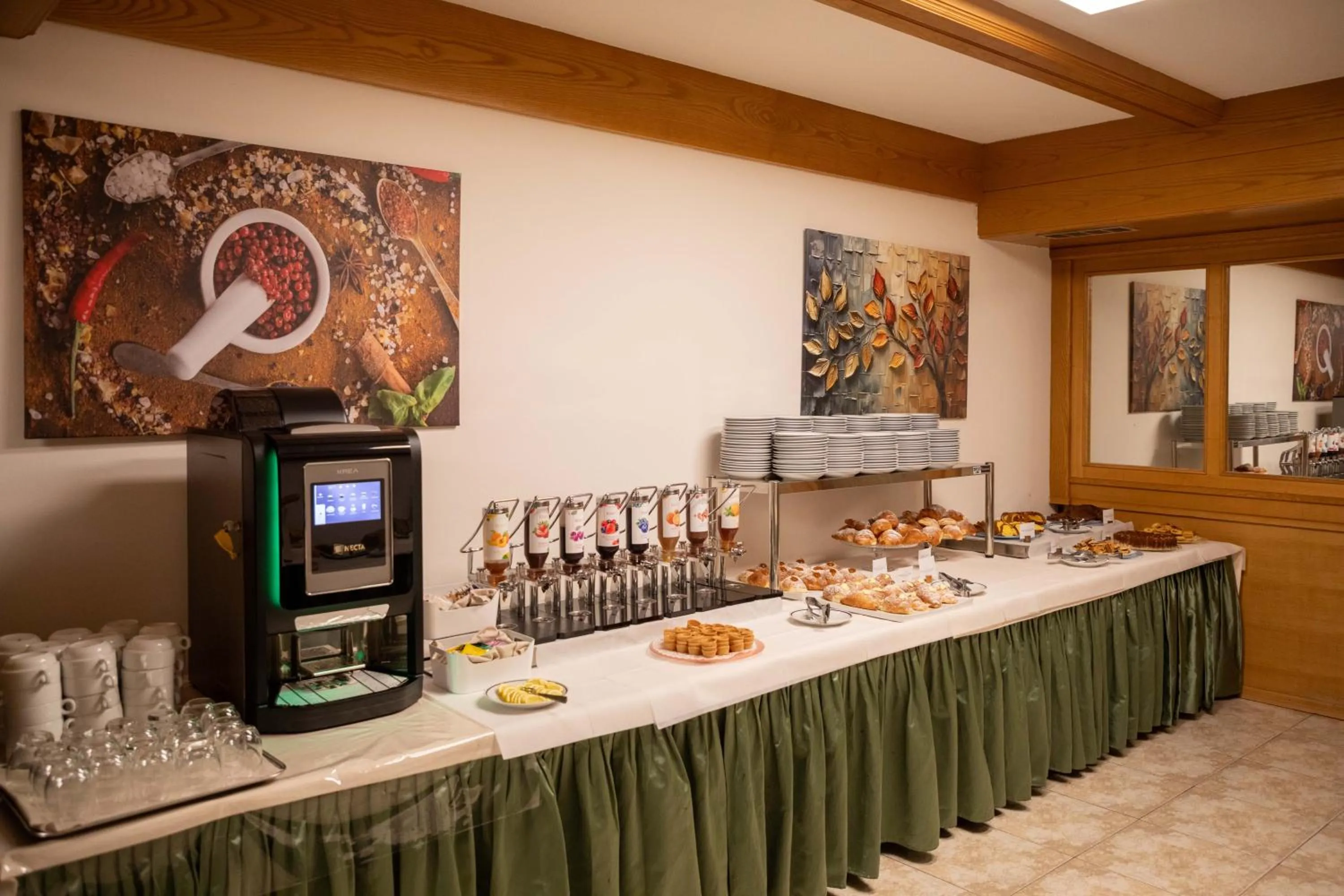 Breakfast in Hotel Sella Ronda Serenella - A 50 mt dalle piste da sci