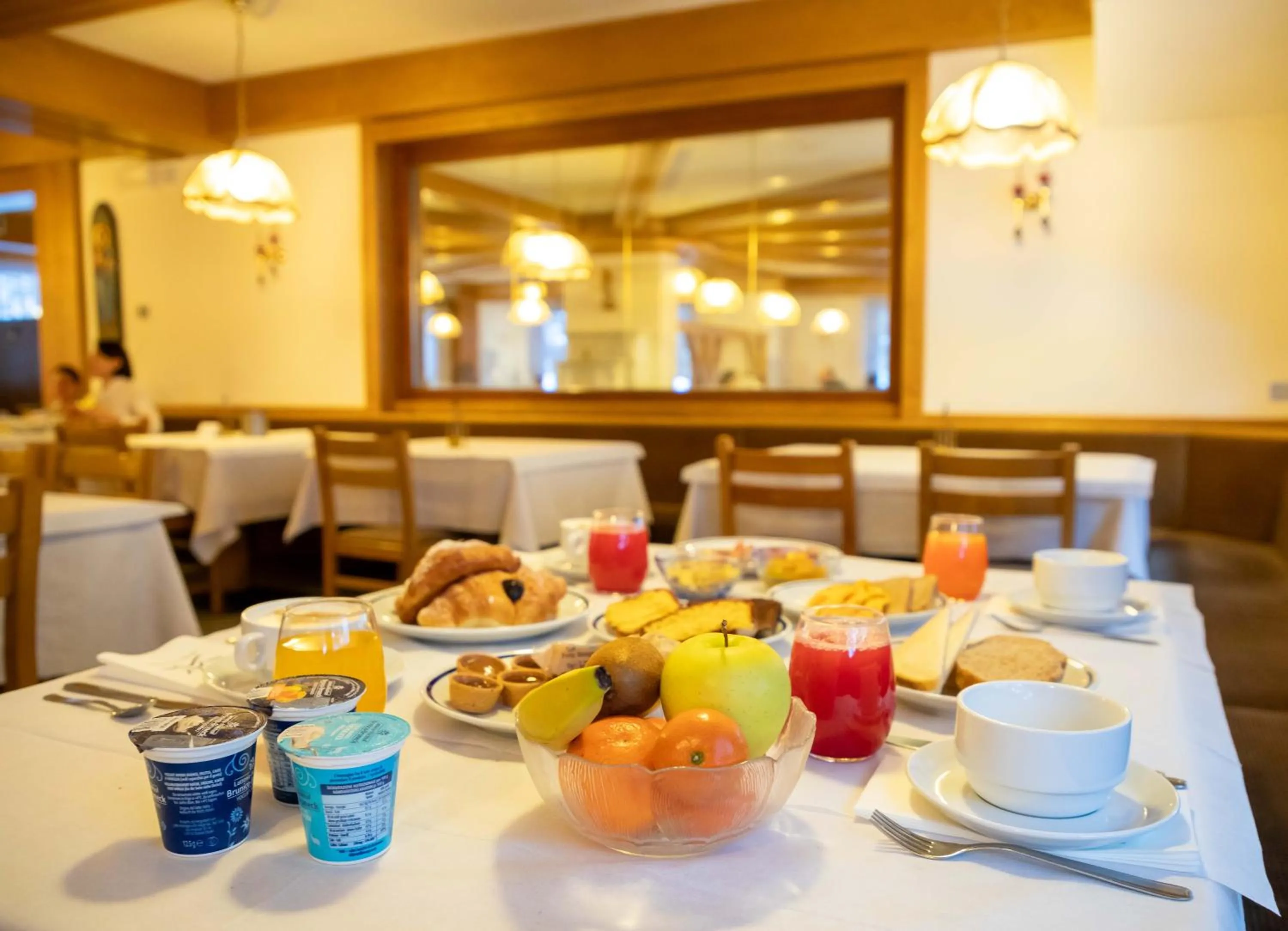 Breakfast in Hotel Sella Ronda Serenella - A 50 mt dalle piste da sci