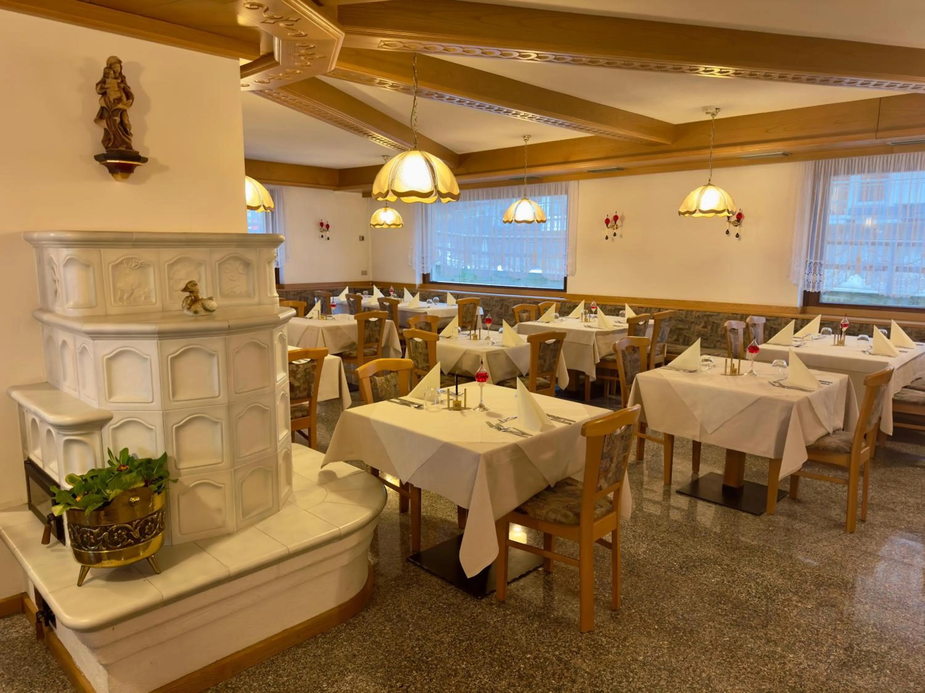 Restaurant/places to eat in Hotel Sella Ronda Serenella
