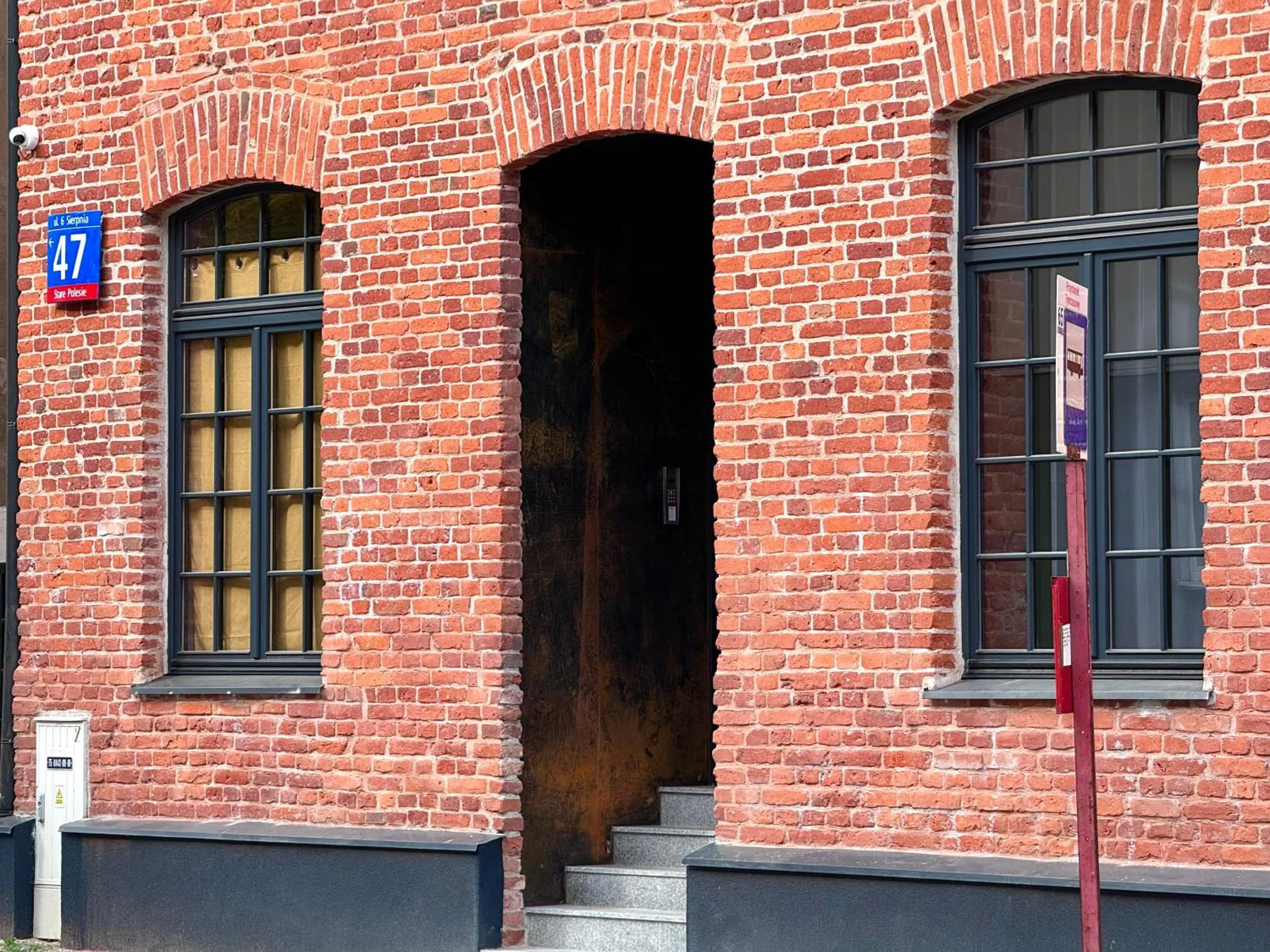 Facade/entrance in Tkalnia Snu