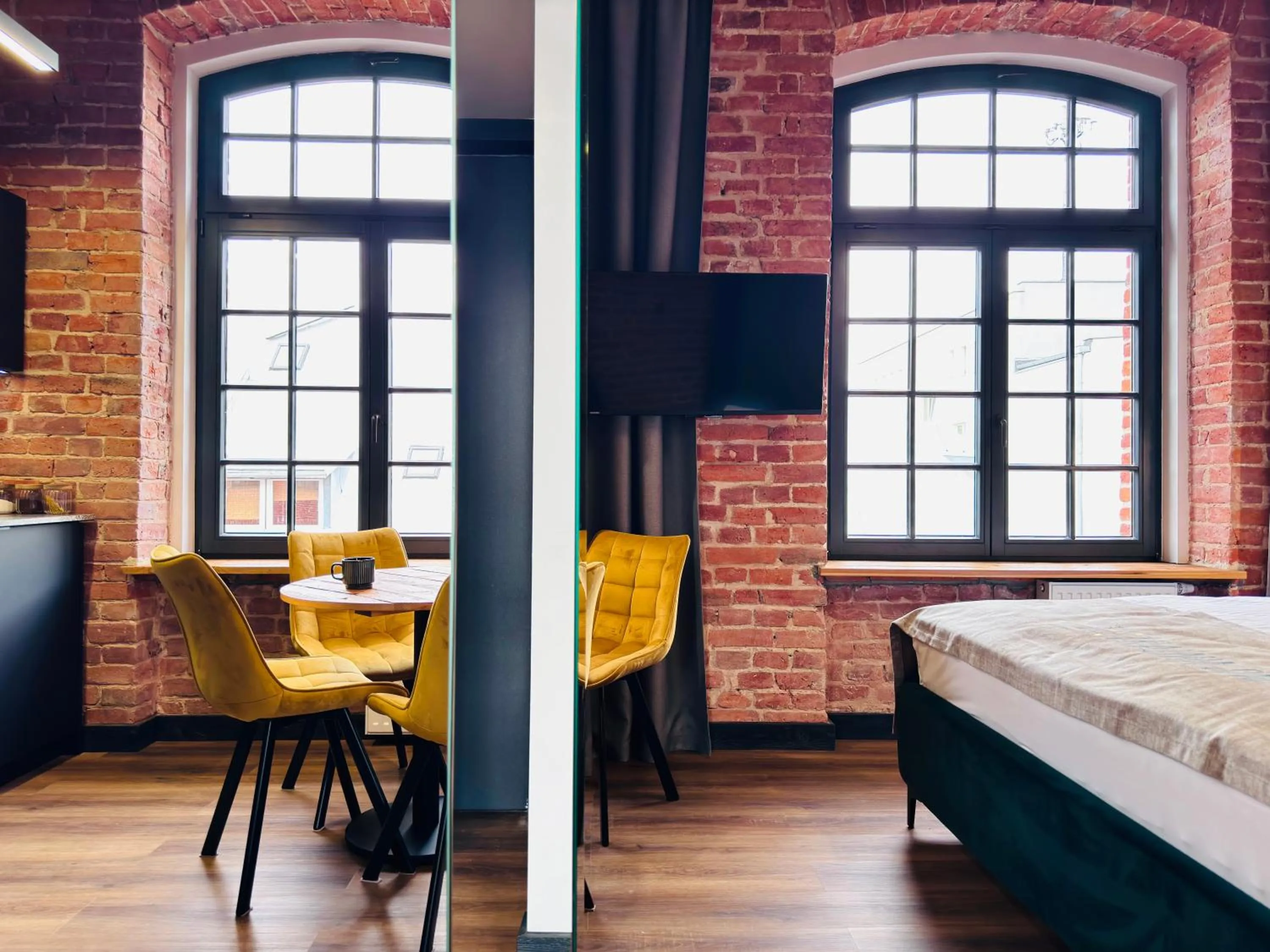 Seating area, Bed in Tkalnia Snu