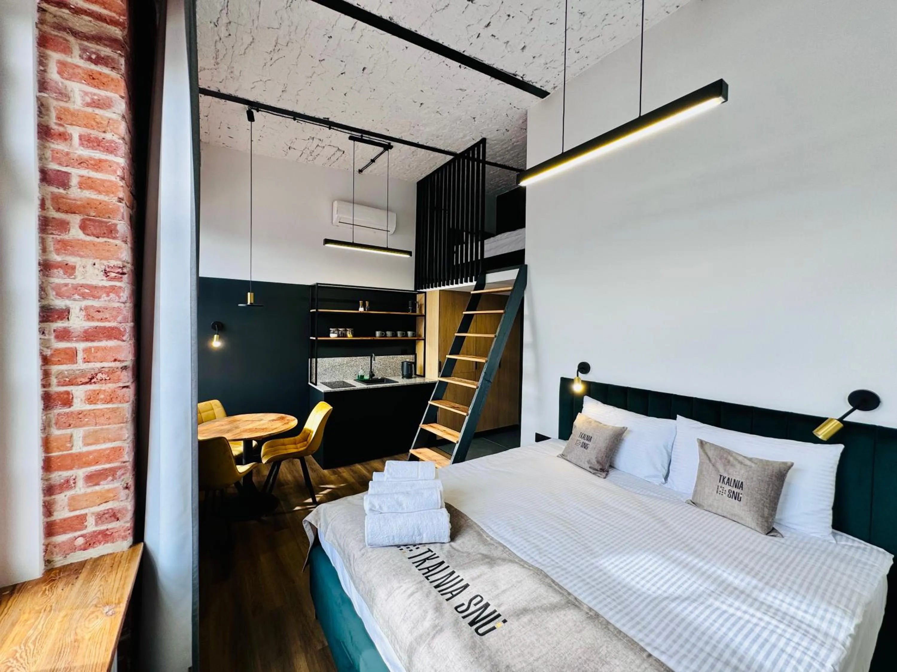 Photo of the whole room, Bed in Tkalnia Snu