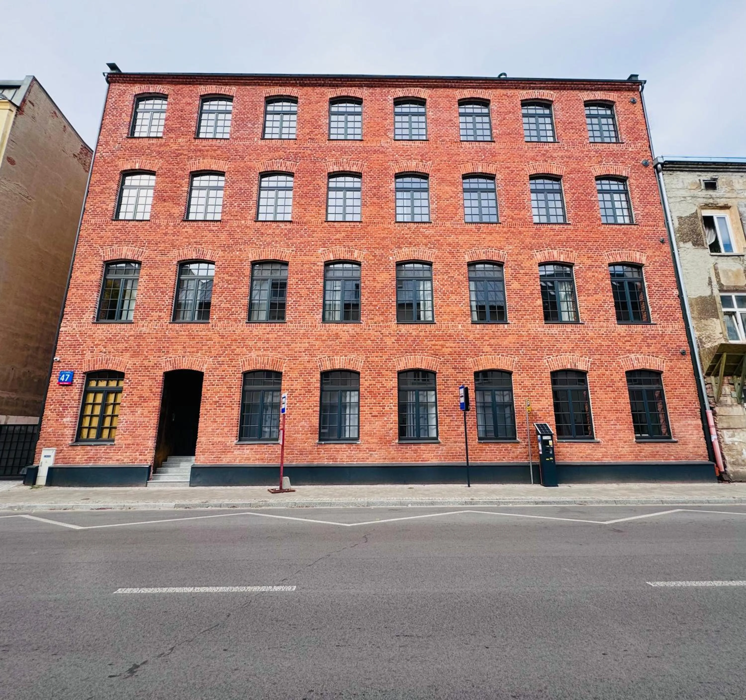 Property building in Tkalnia Snu