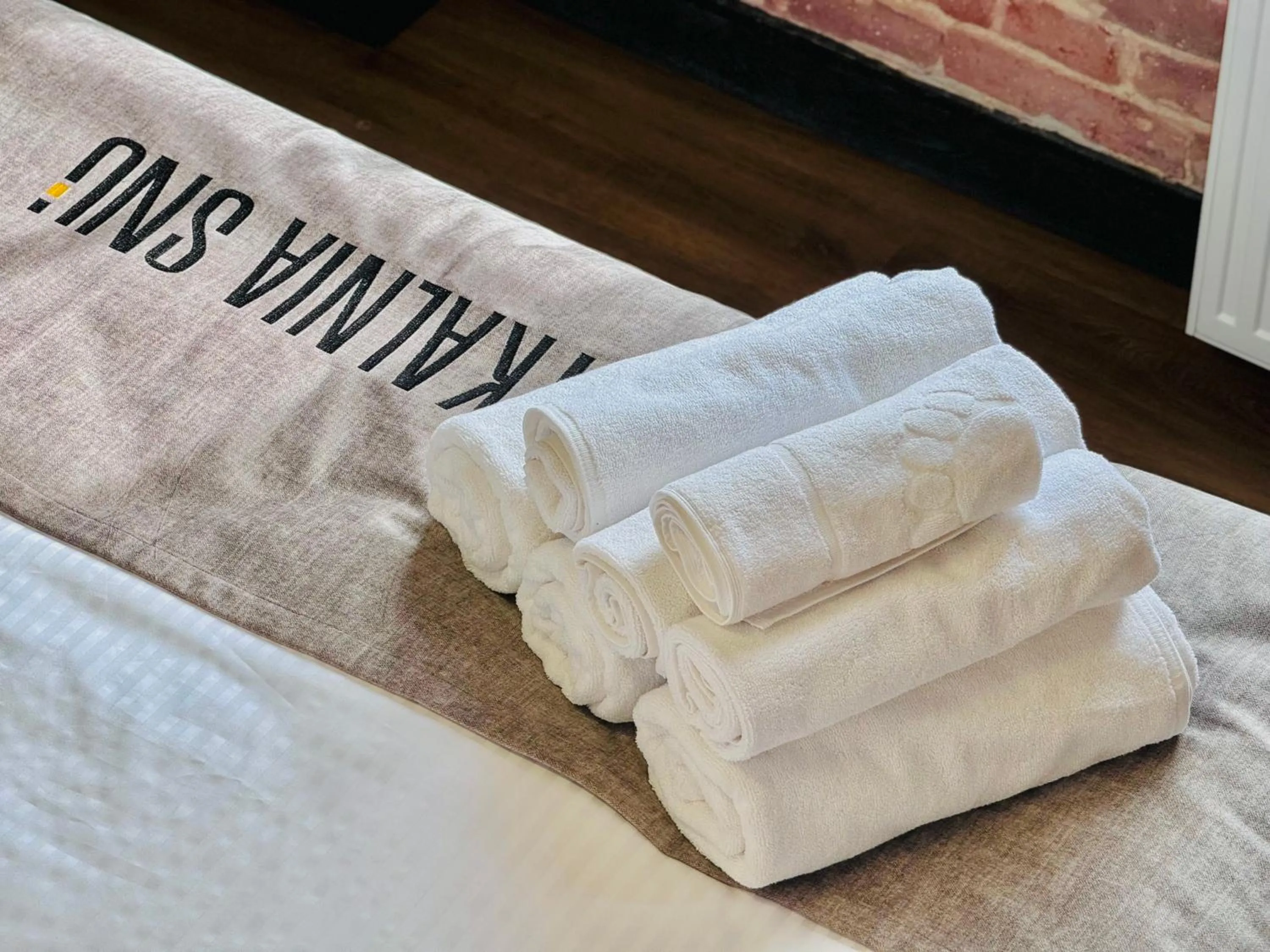 towels, Bed in Tkalnia Snu