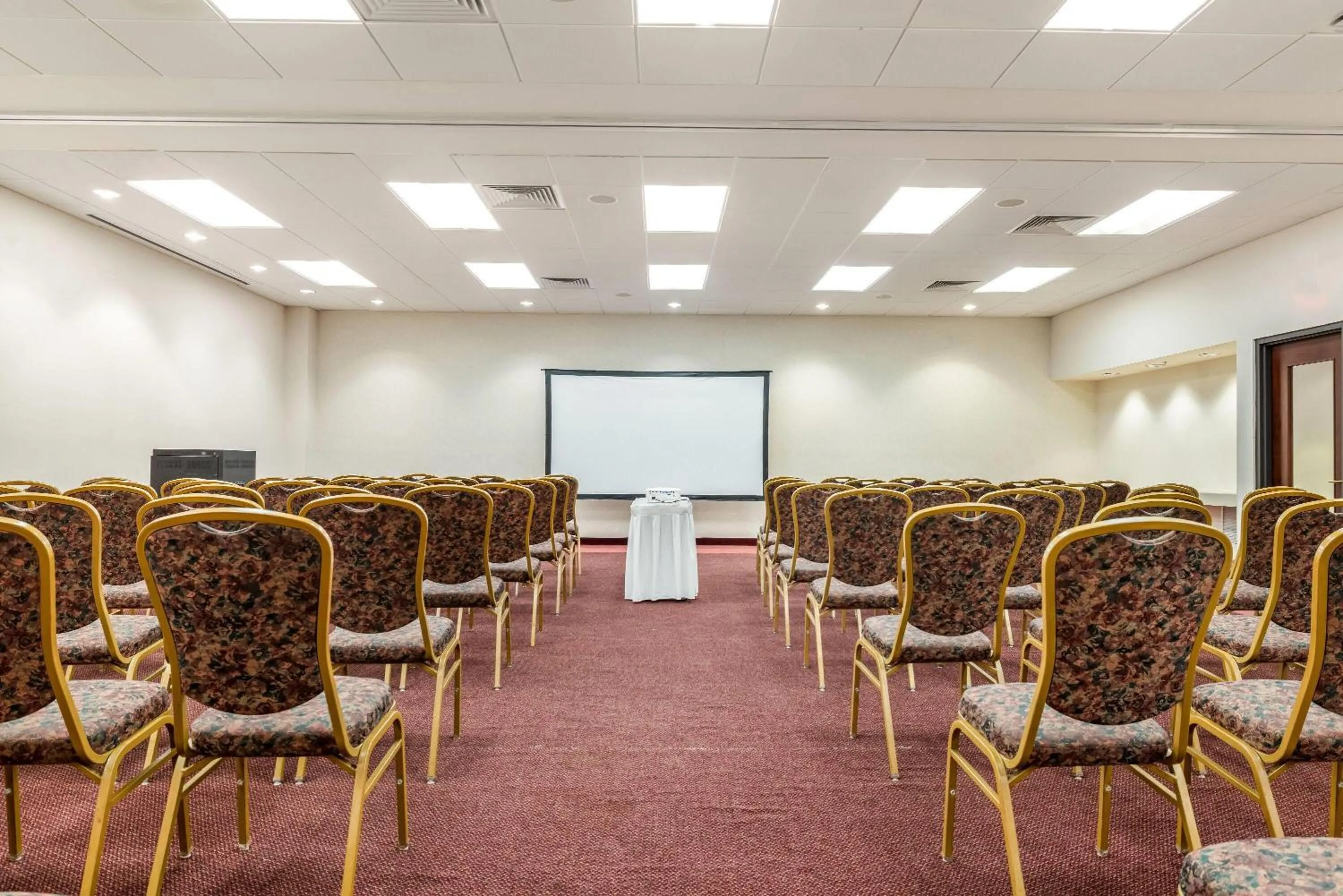 Meeting/conference room in Ramada by Wyndham State College Hotel & Conference Center