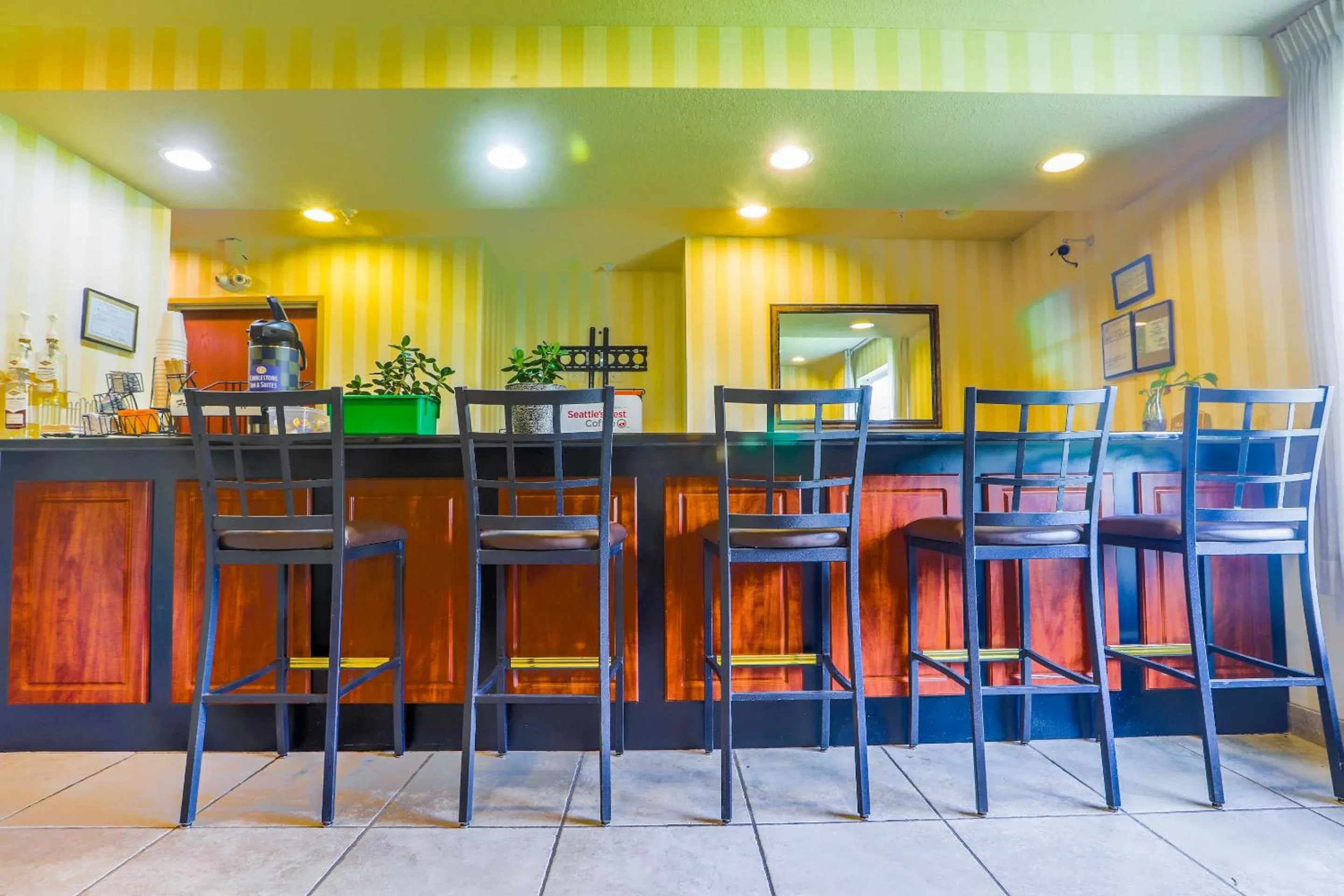 Restaurant/places to eat in Evansville Inn & Suites by OYO