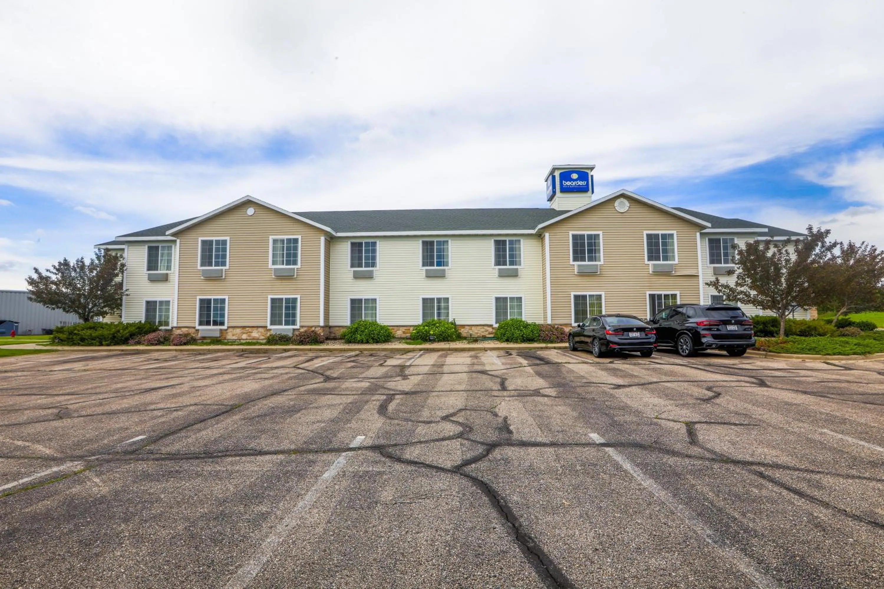 Facade/entrance in Evansville Inn & Suites by OYO