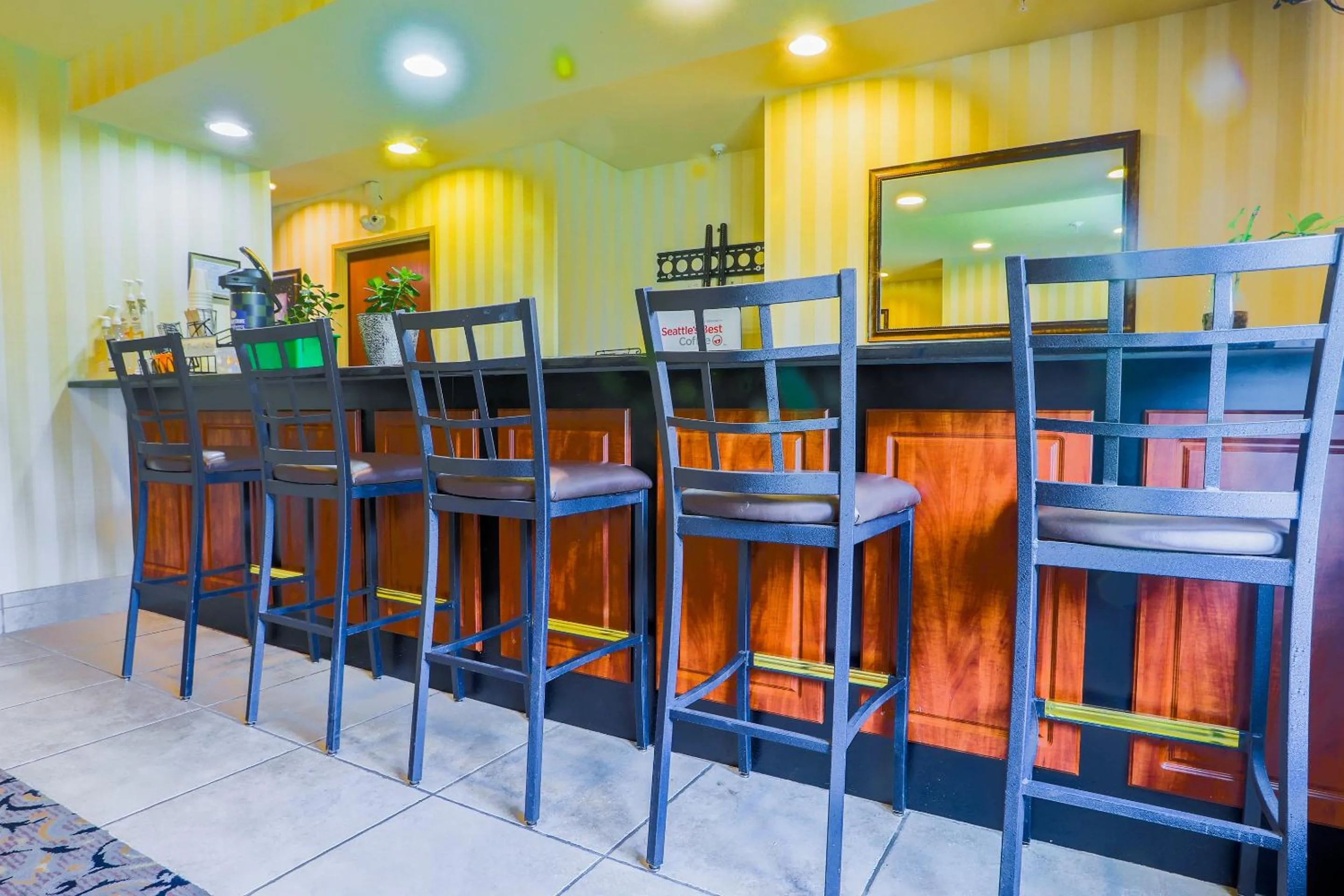 Restaurant/places to eat in Evansville Inn & Suites by OYO