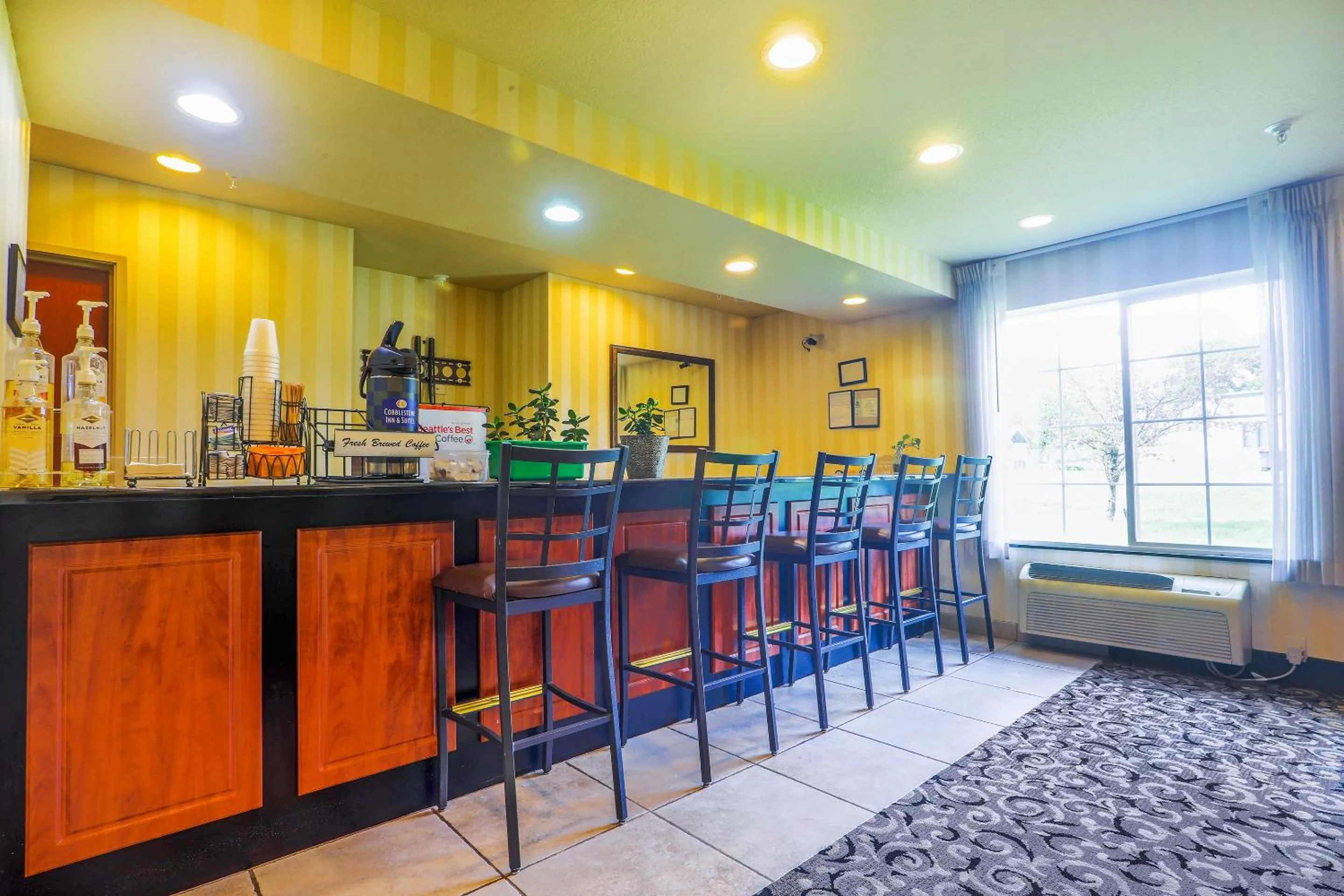 Restaurant/places to eat in Evansville Inn & Suites by OYO