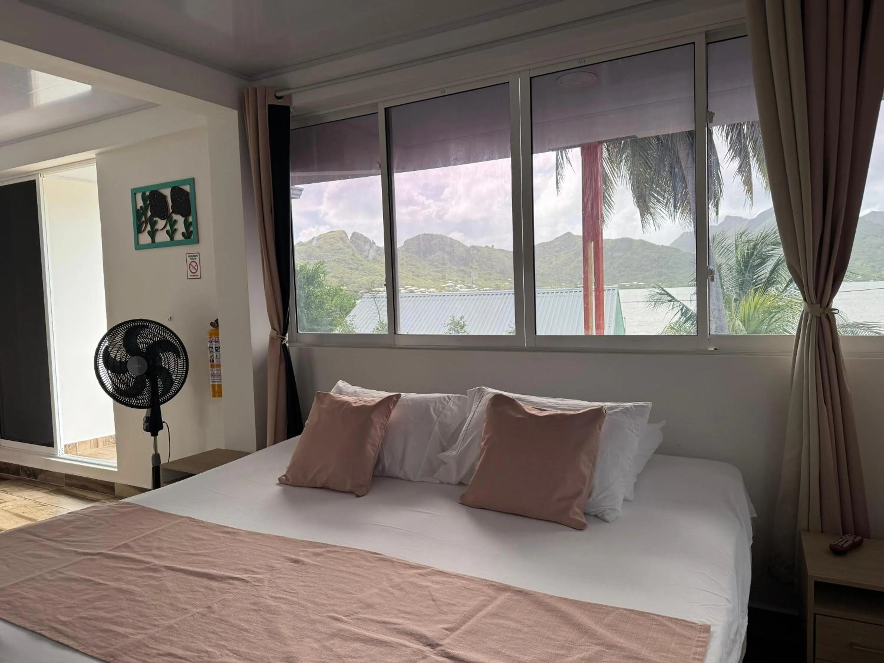 Bed in Shell Sea B & B