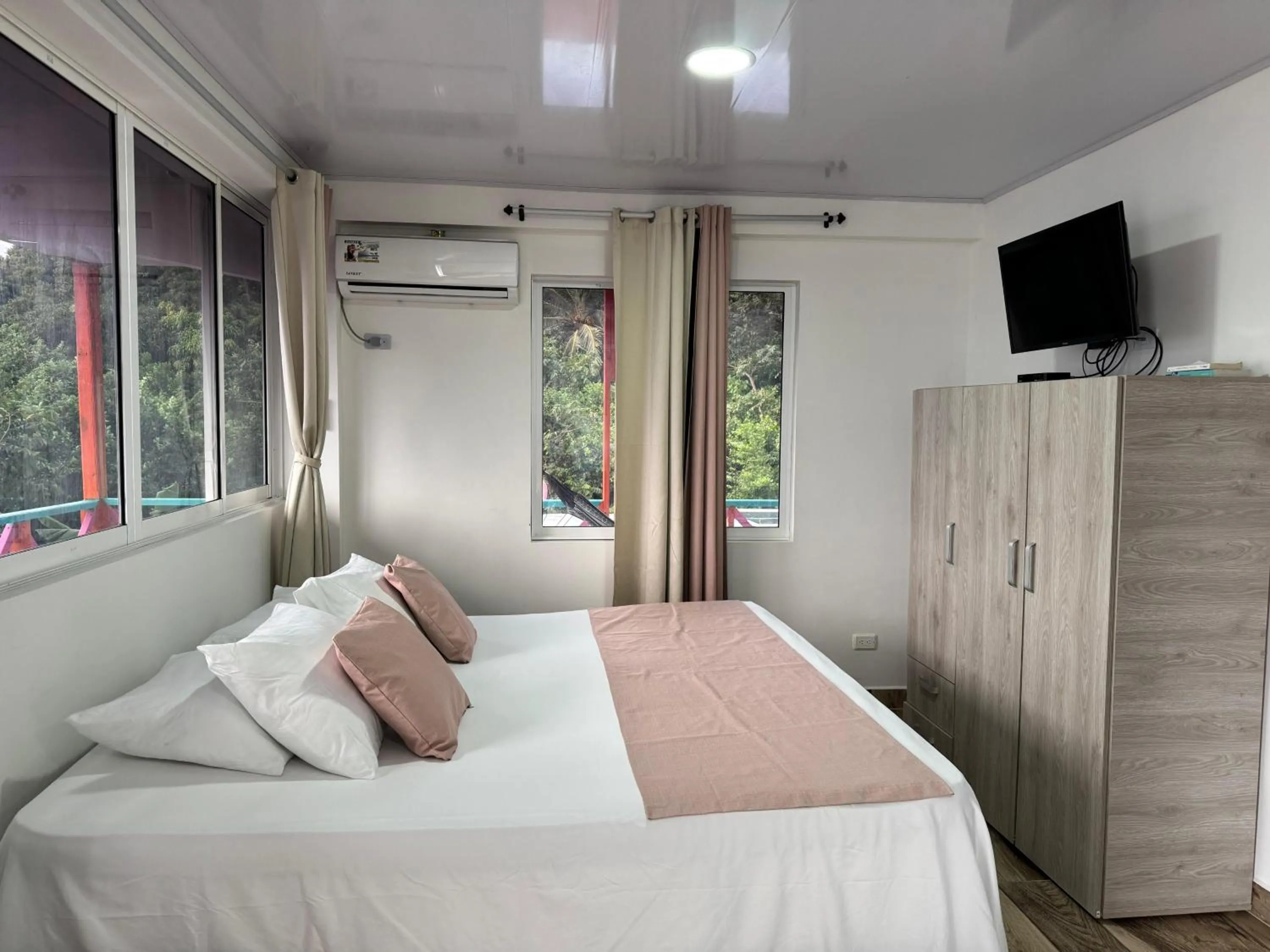 Bed in Shell Sea B & B